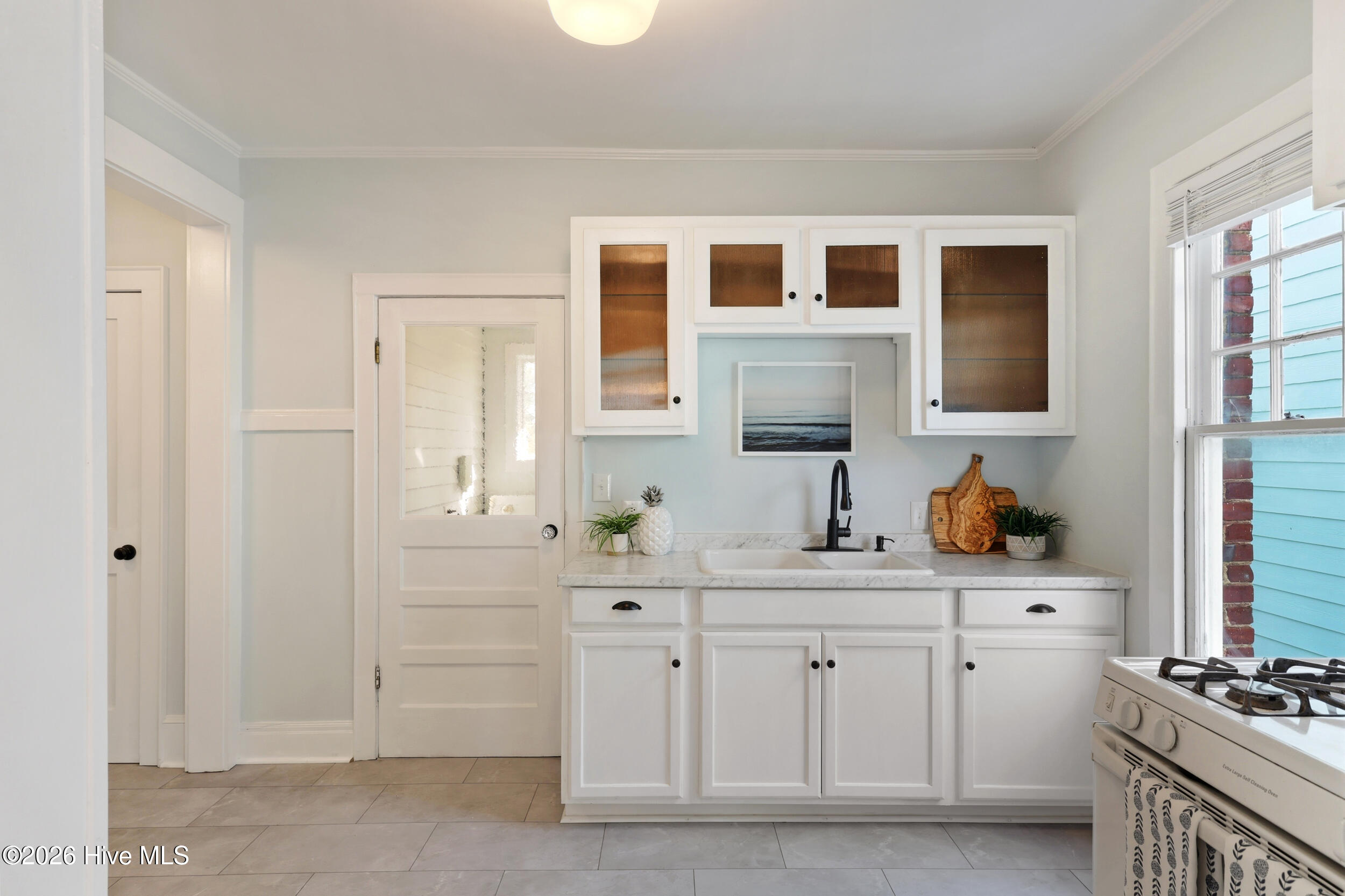 100562398 | Photo 13