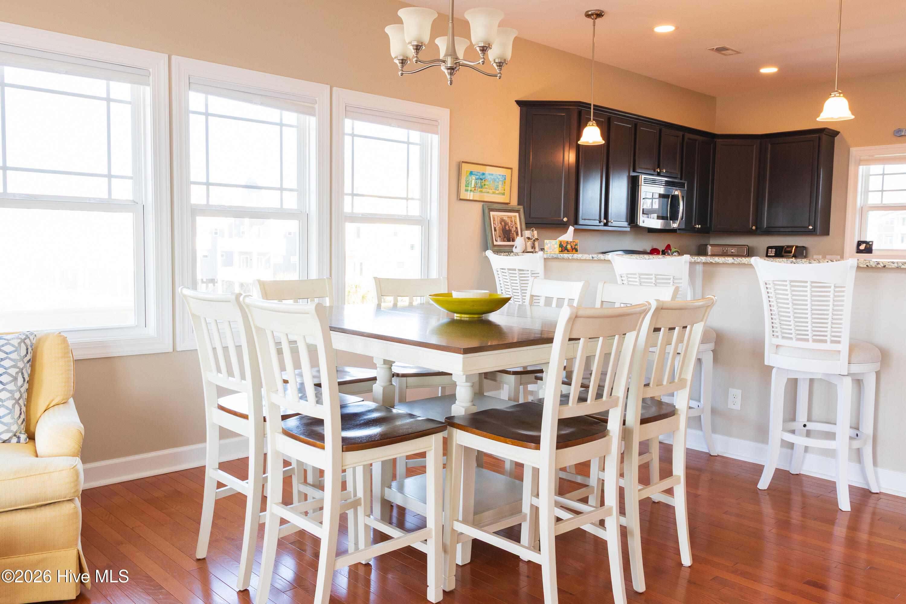 100559120 | Photo 12