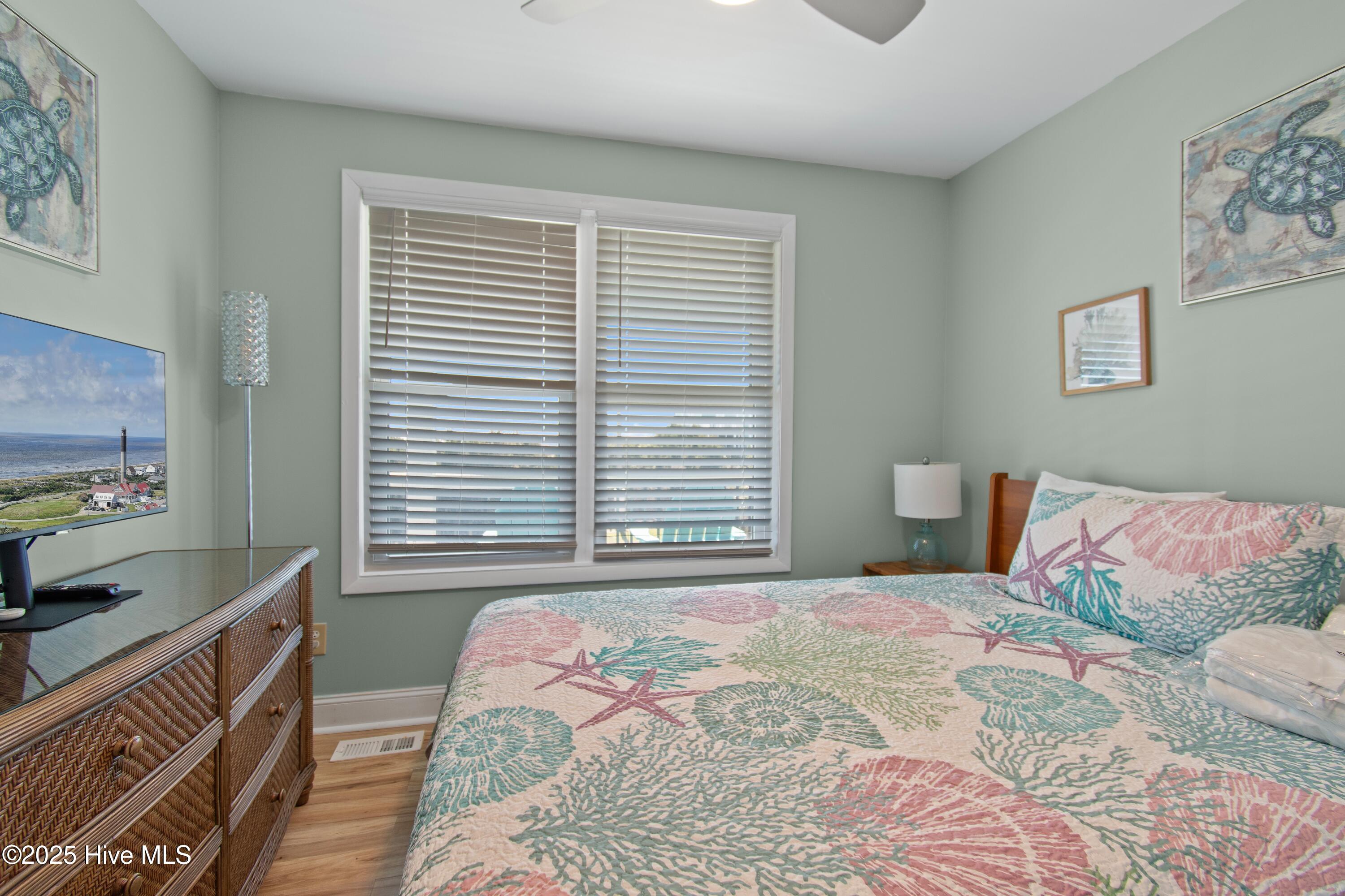 100494024 | Photo 41