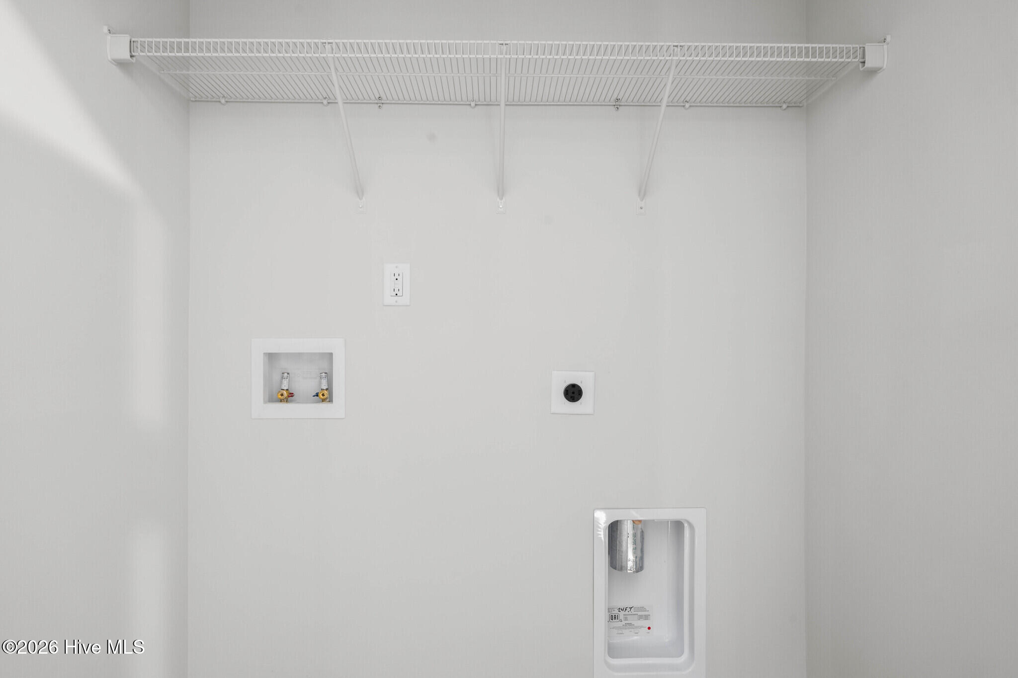 100568587 | Photo 11