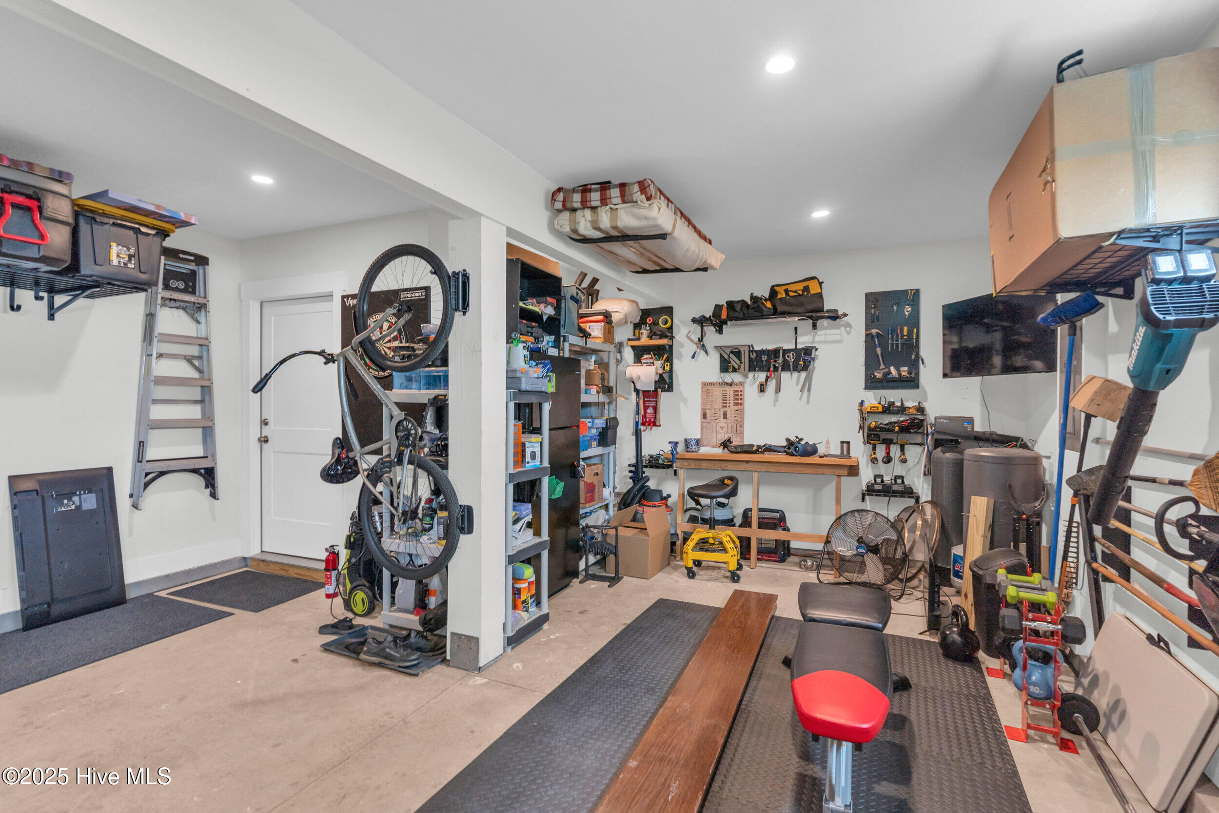 100565755 | Photo 32