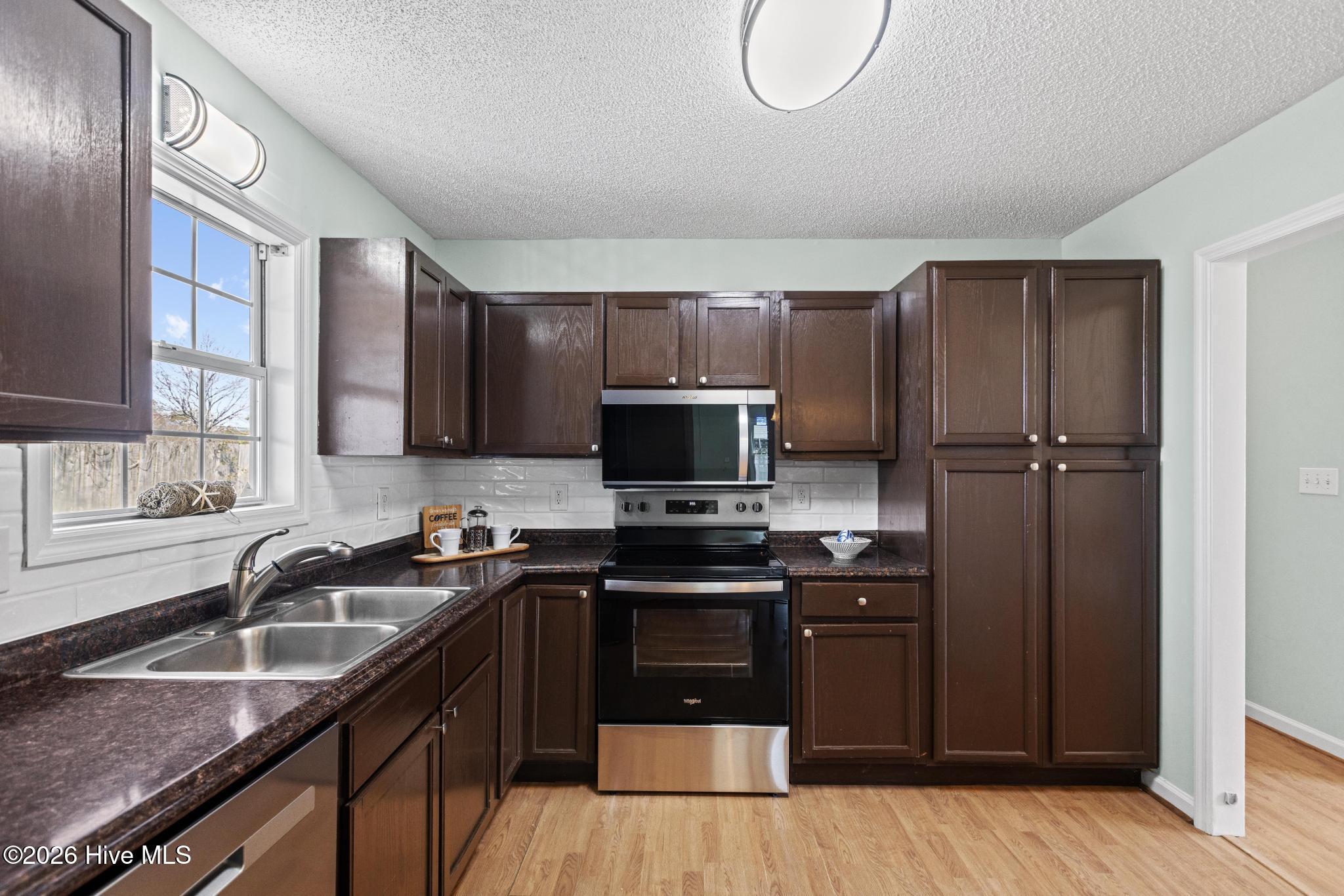 100558461 | Photo 13