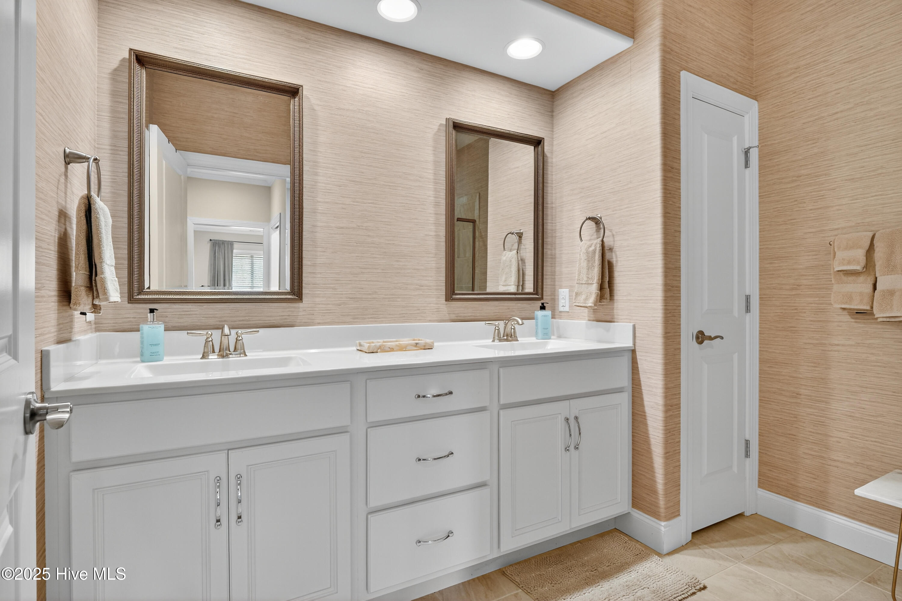 100529241 | Photo 16