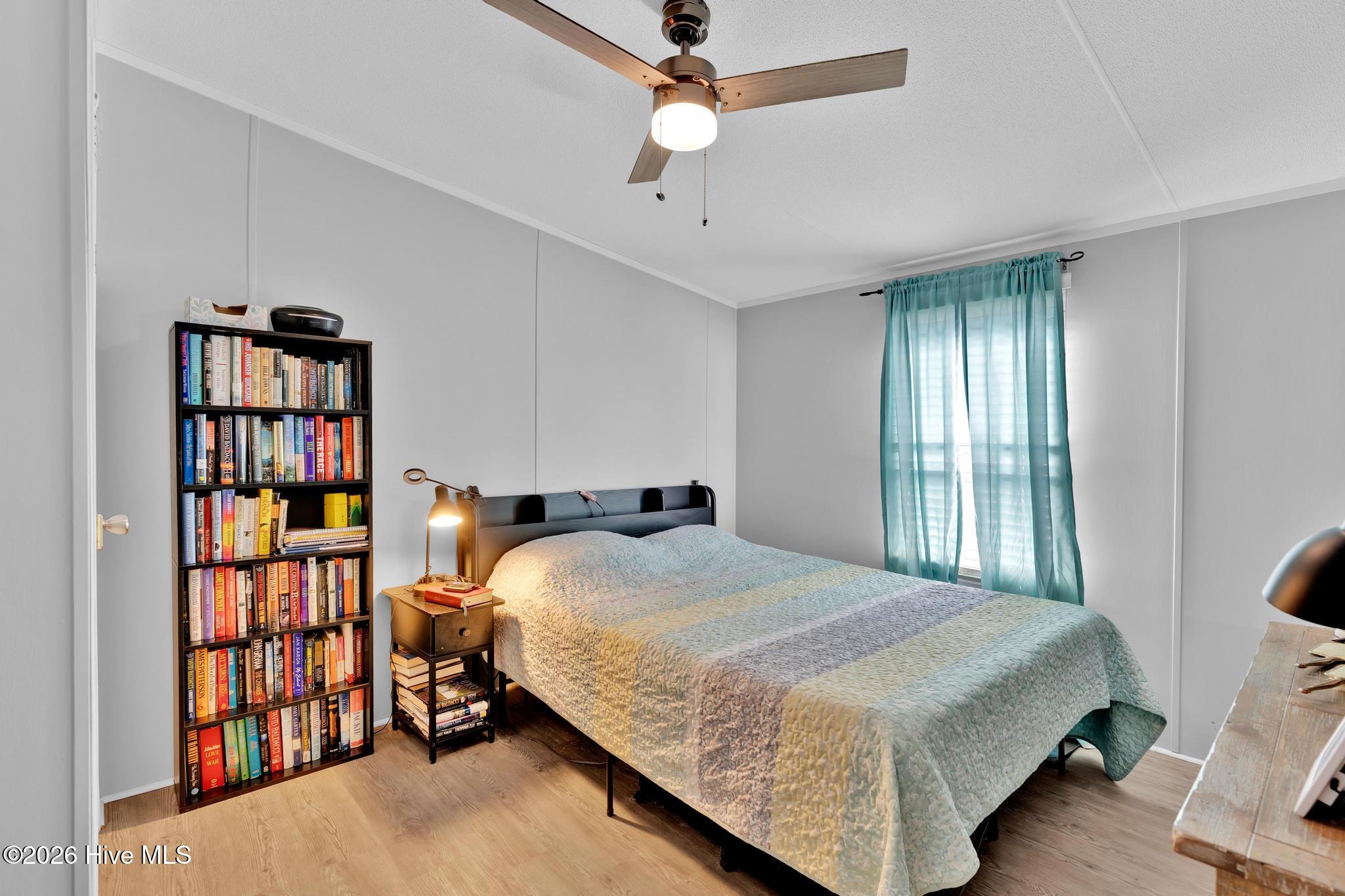 100559189 | Photo 25