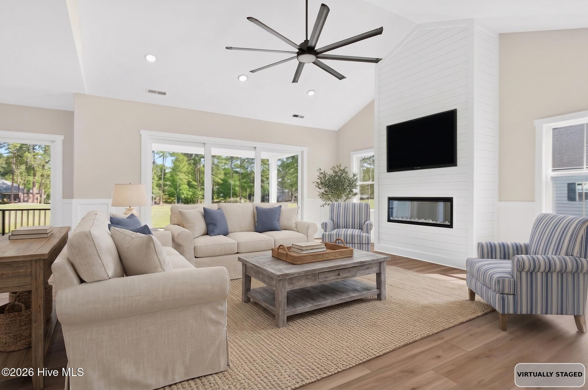 100568512 | Photo 20