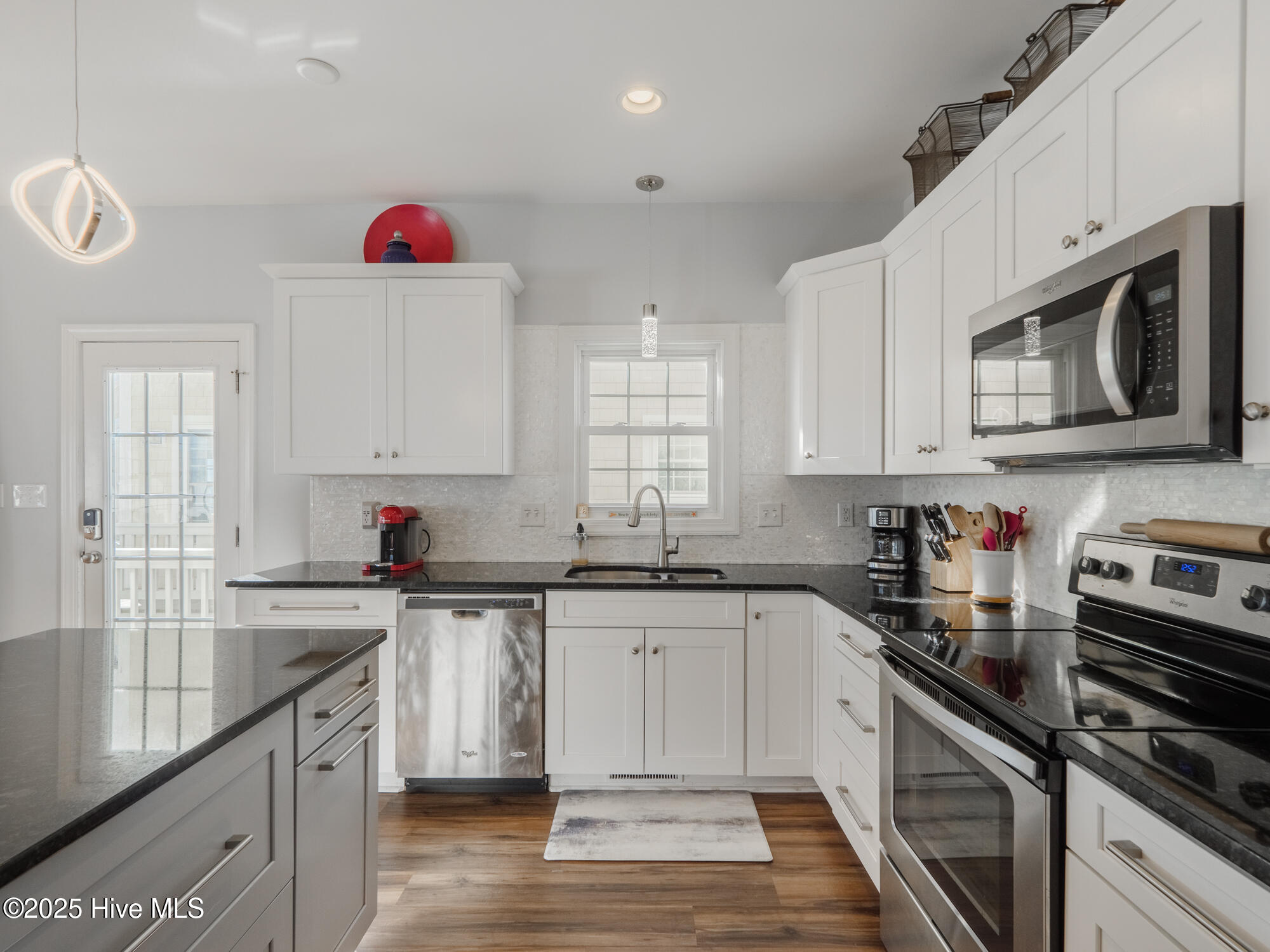 100537355 | Photo 27