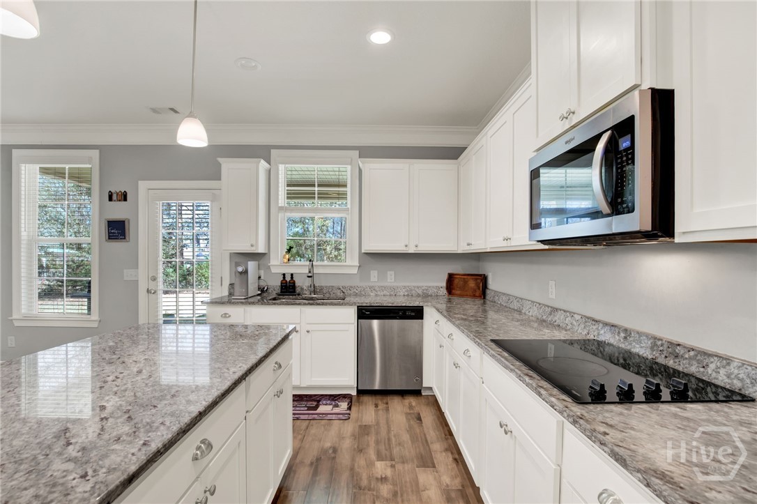 Kitchen – Alternate View