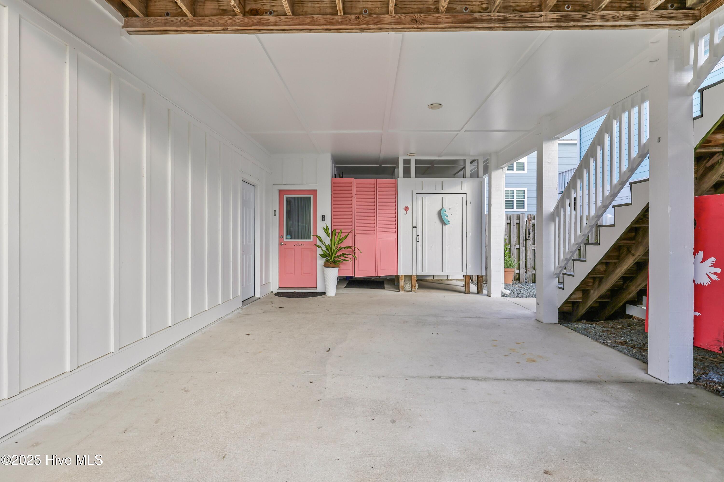 100536378 | Photo 46