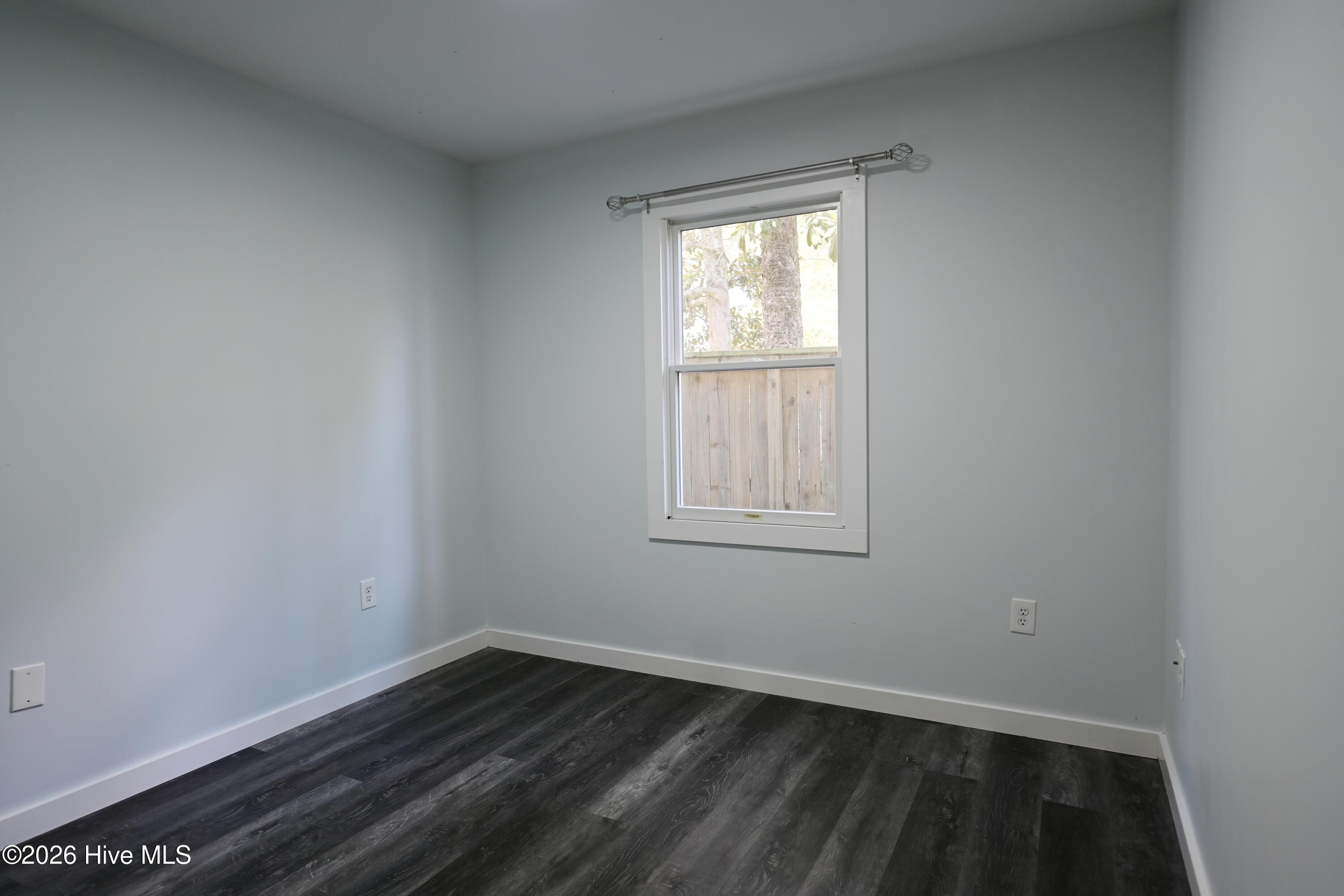 100570662 | Photo 46