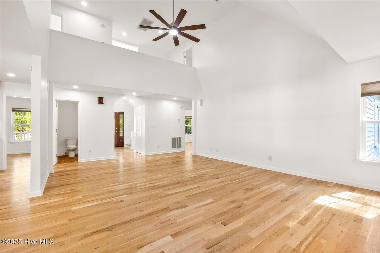 100535280 | Photo 16