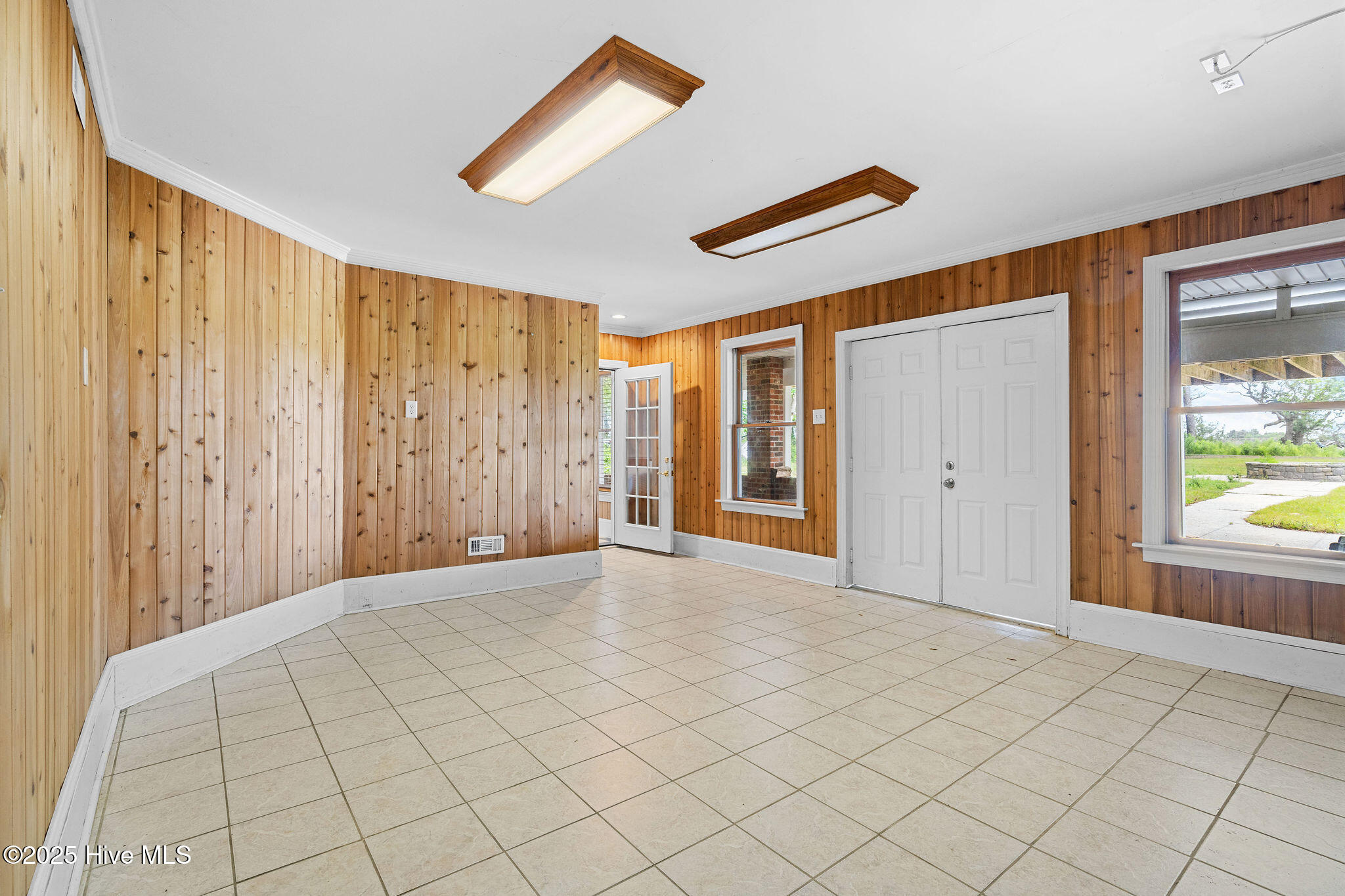 100556700 | Photo 61