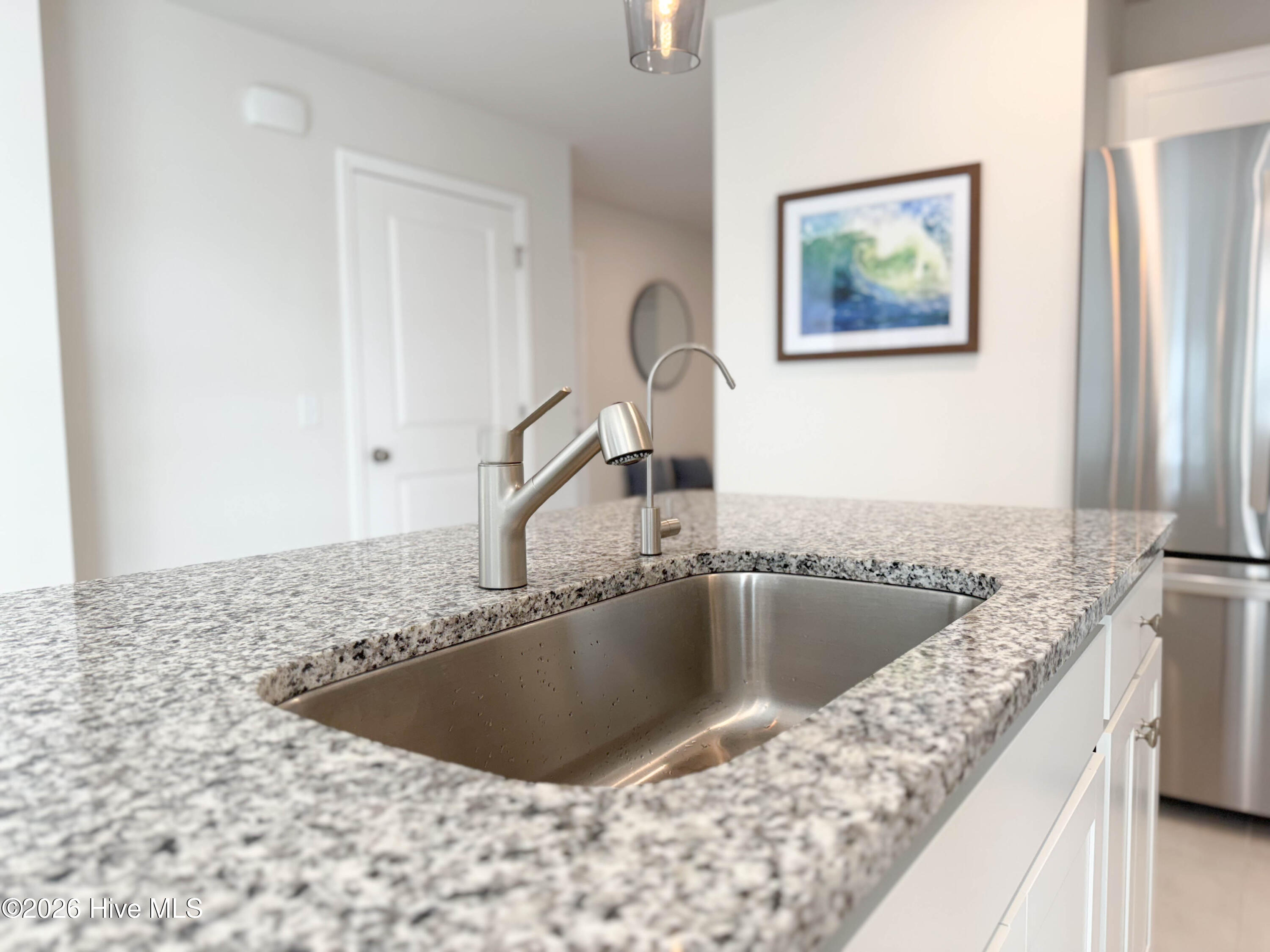 100548876 | Photo 15