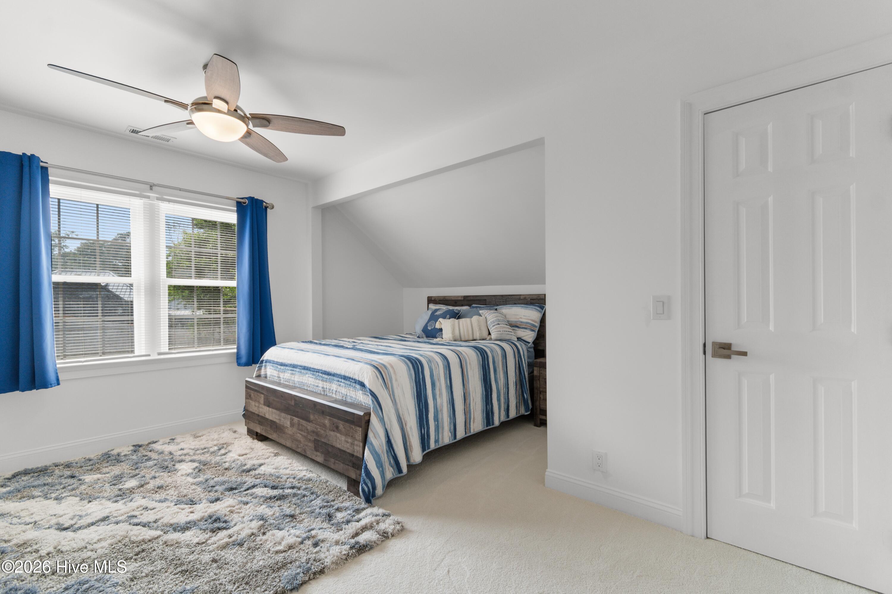 100569260 | Photo 27