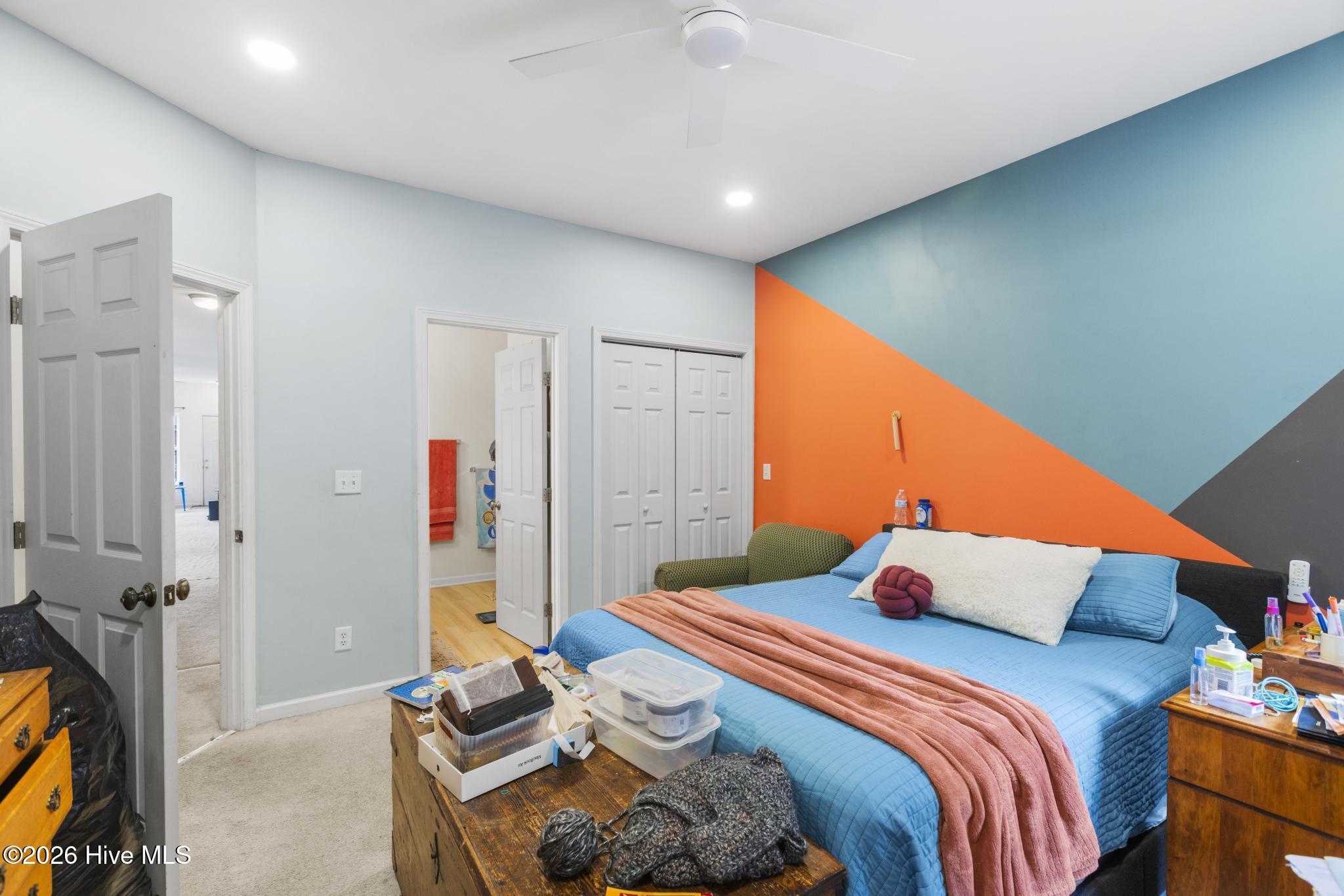 100556084 | Photo 36