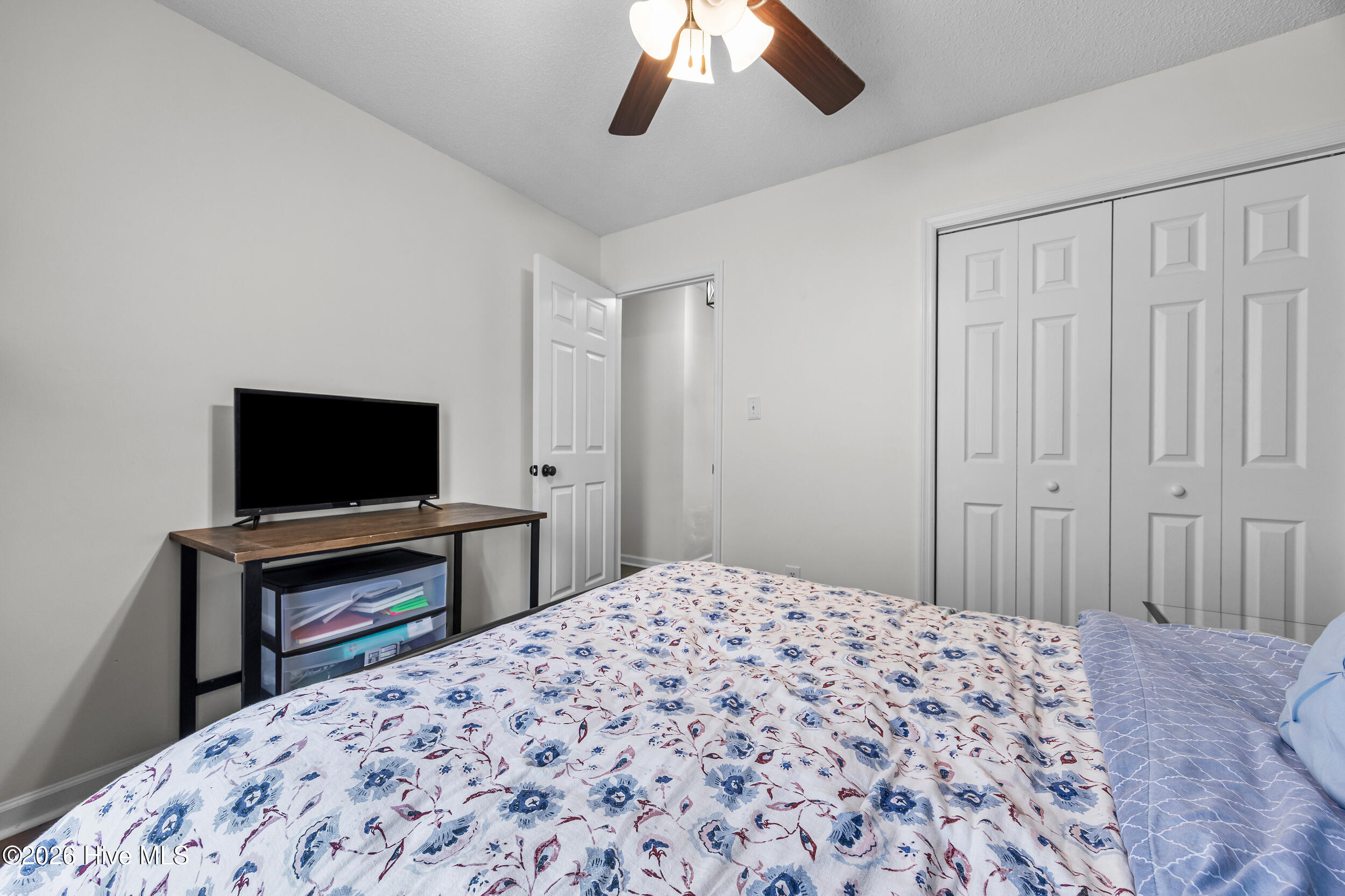 100566789 | Photo 11