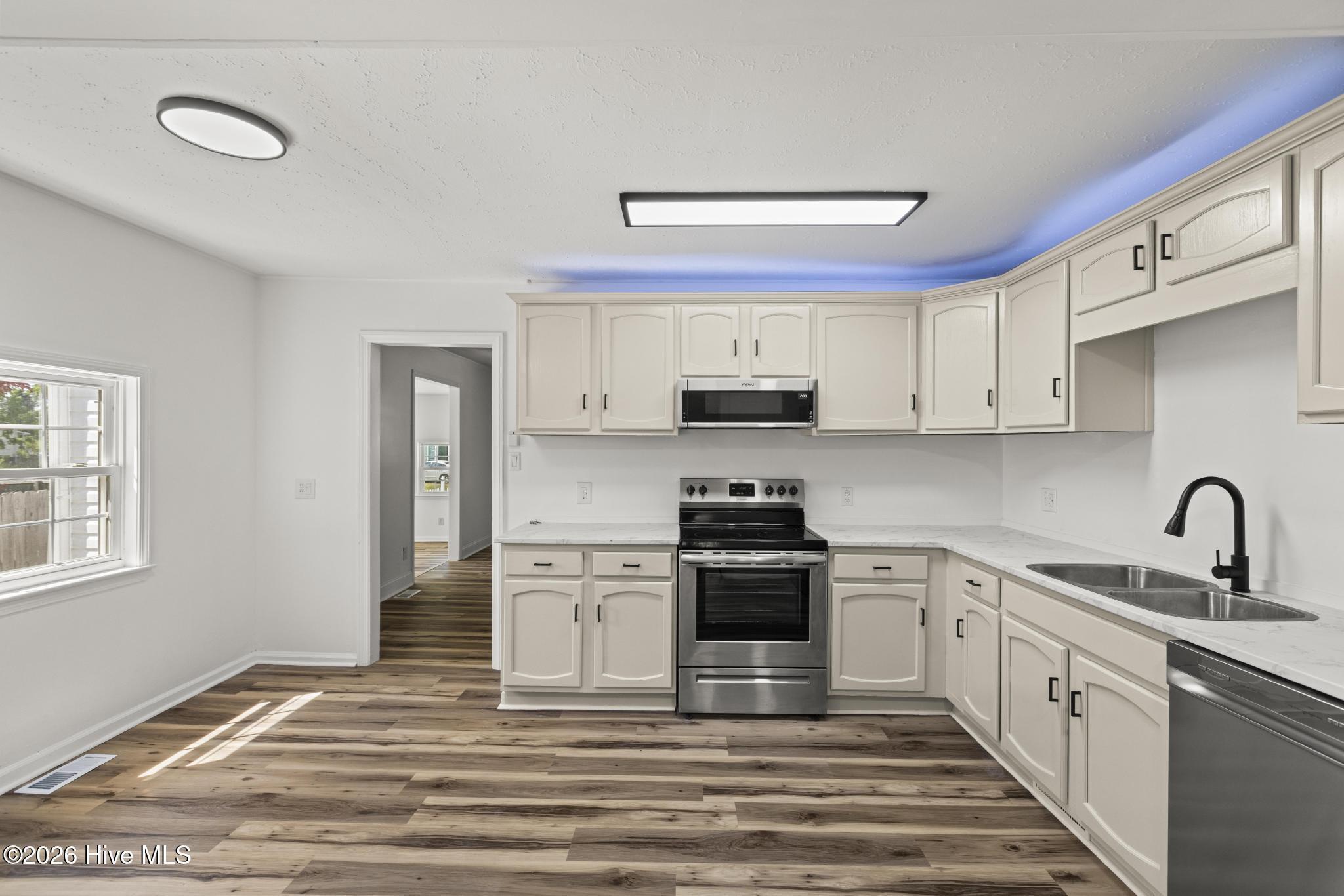 100569487 | Photo 13