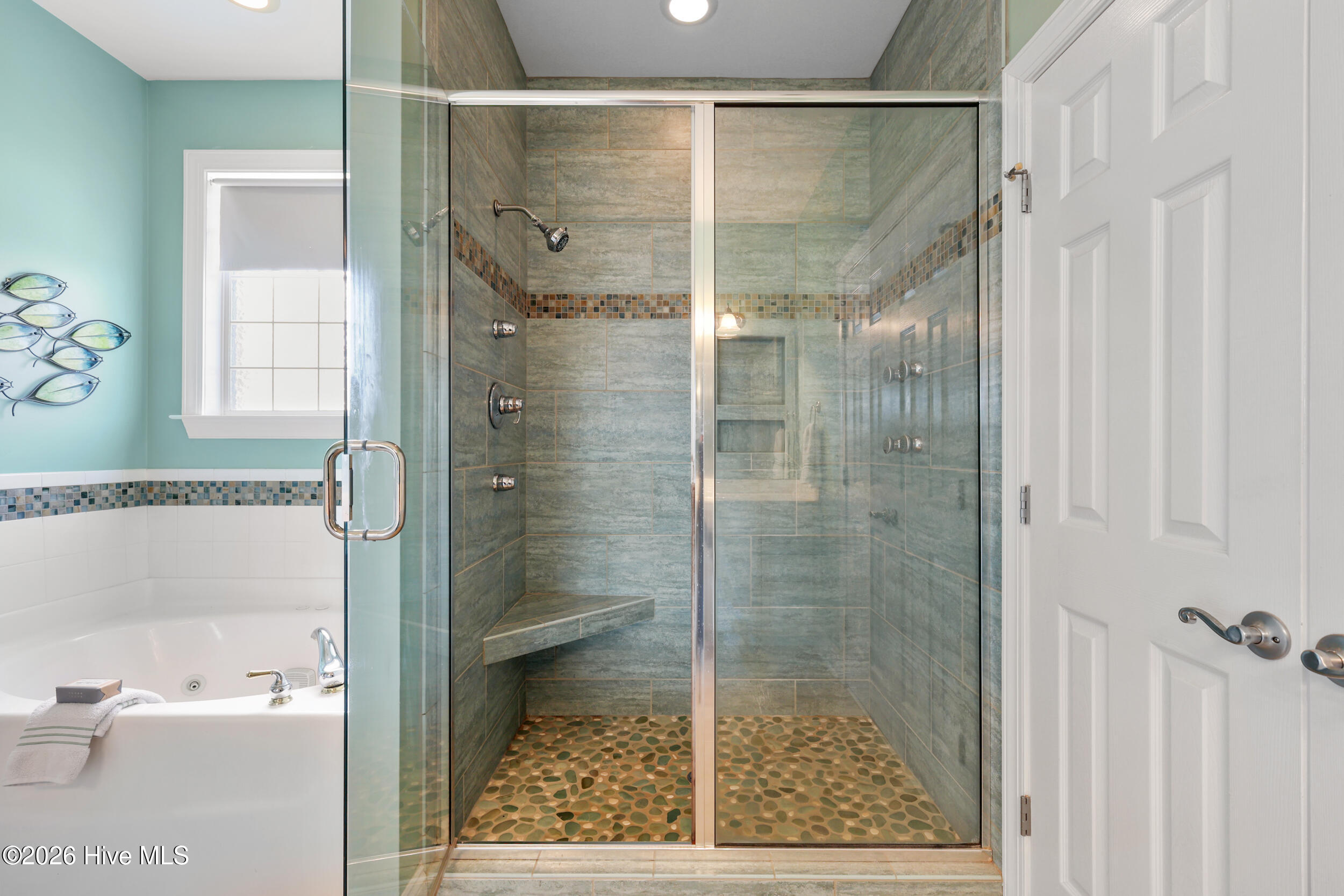 100565285 | Photo 29