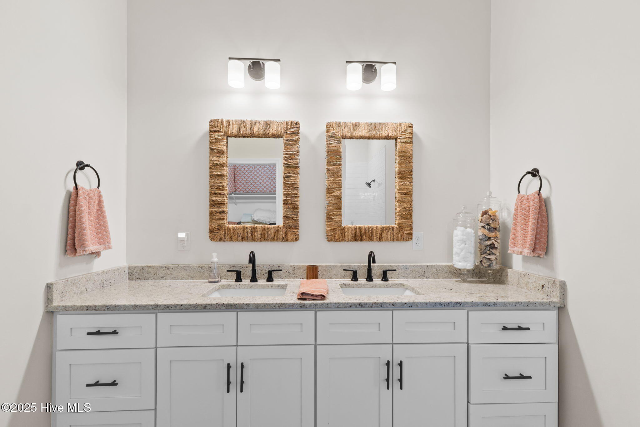 100496086 | Photo 30