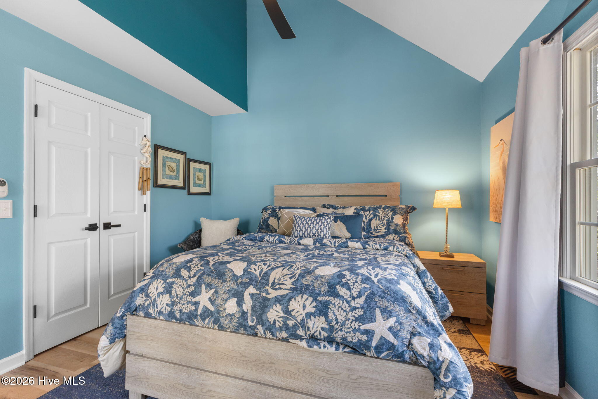 100559808 | Photo 11