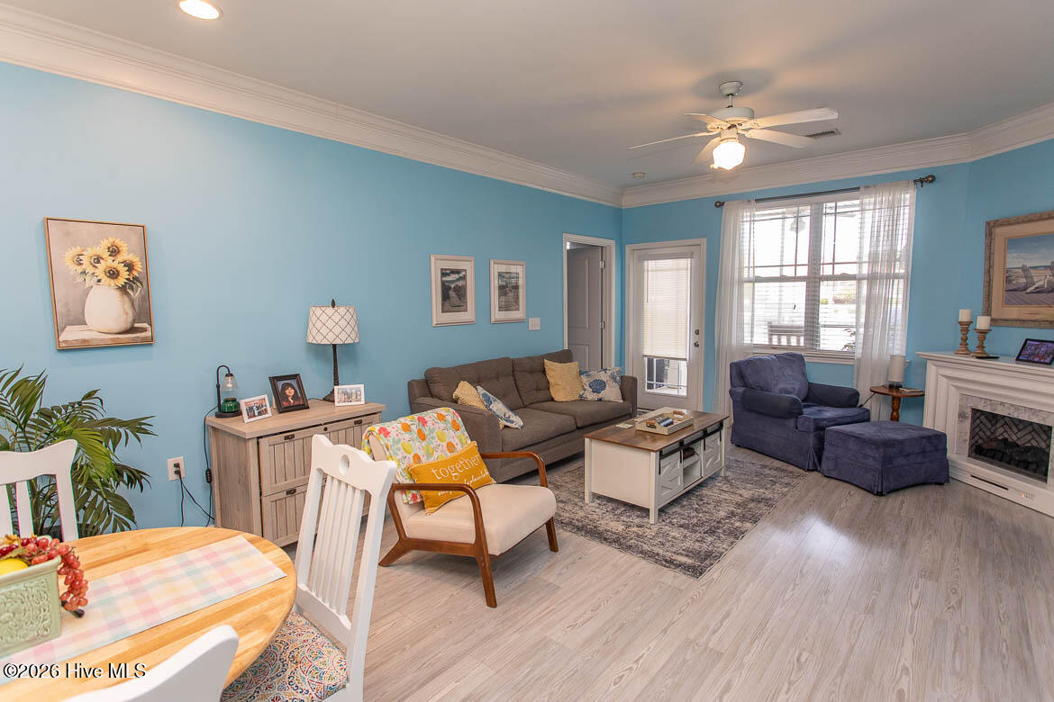 100496109 | Photo 10