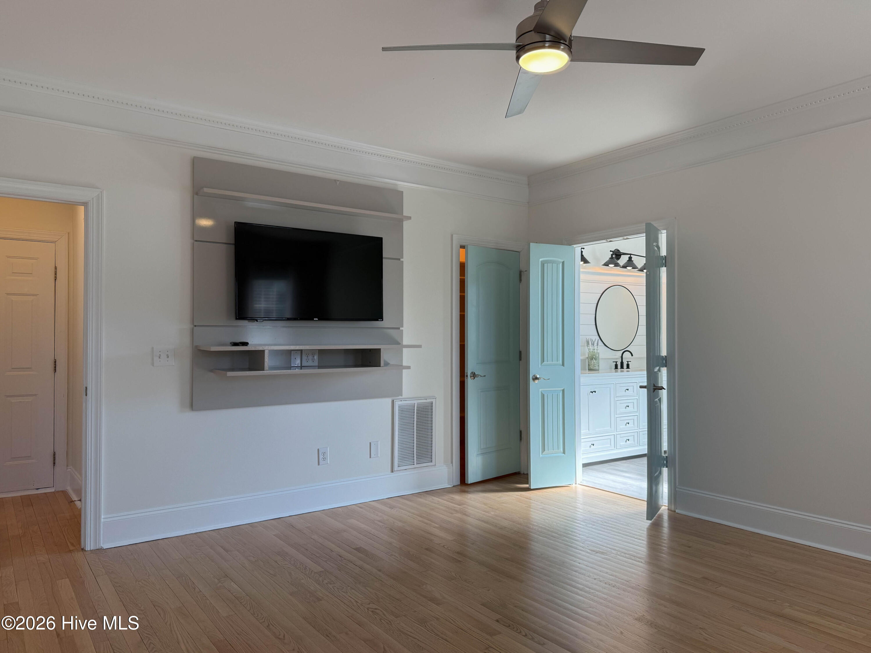 100550265 | Photo 35