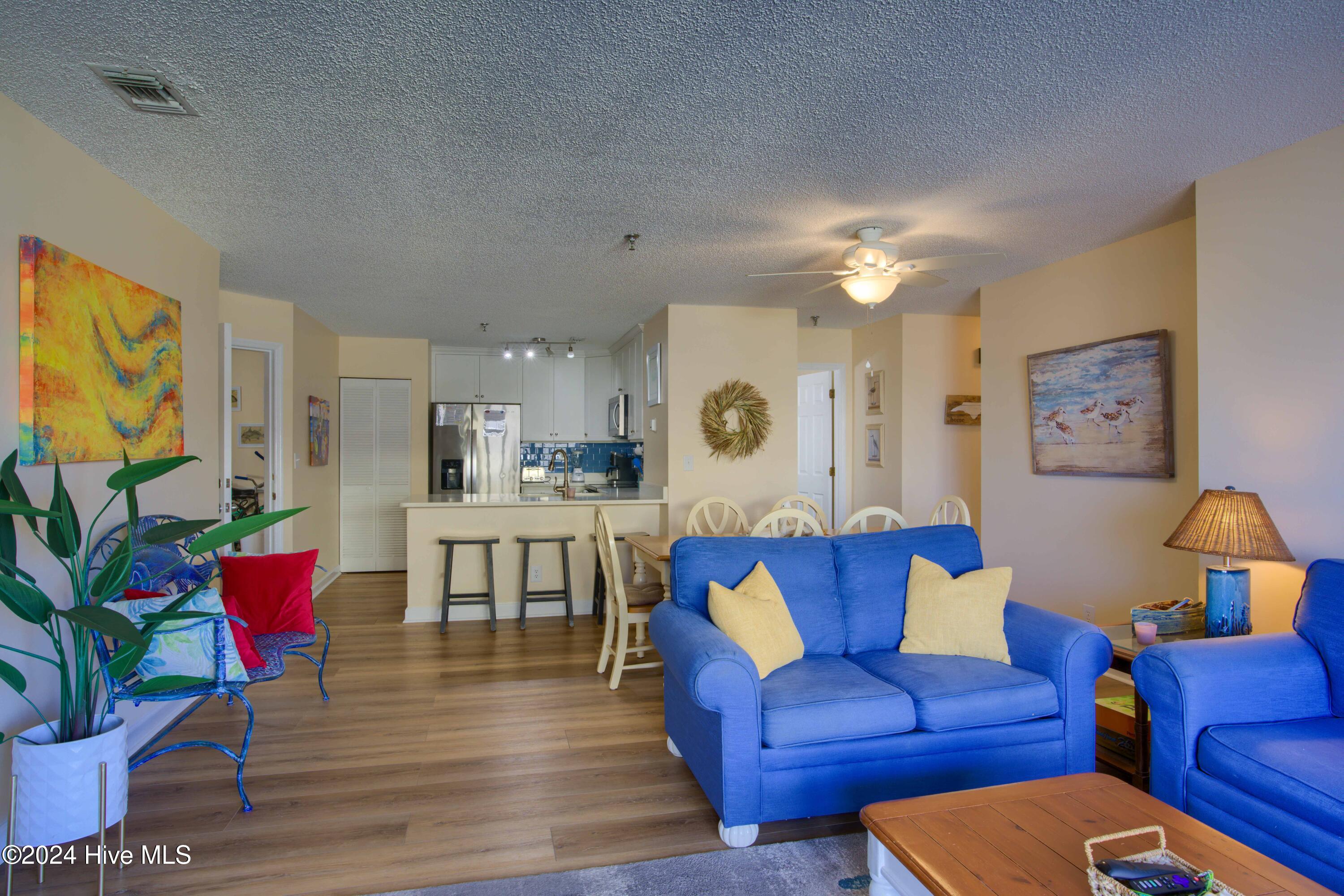 100480887 | Photo 14