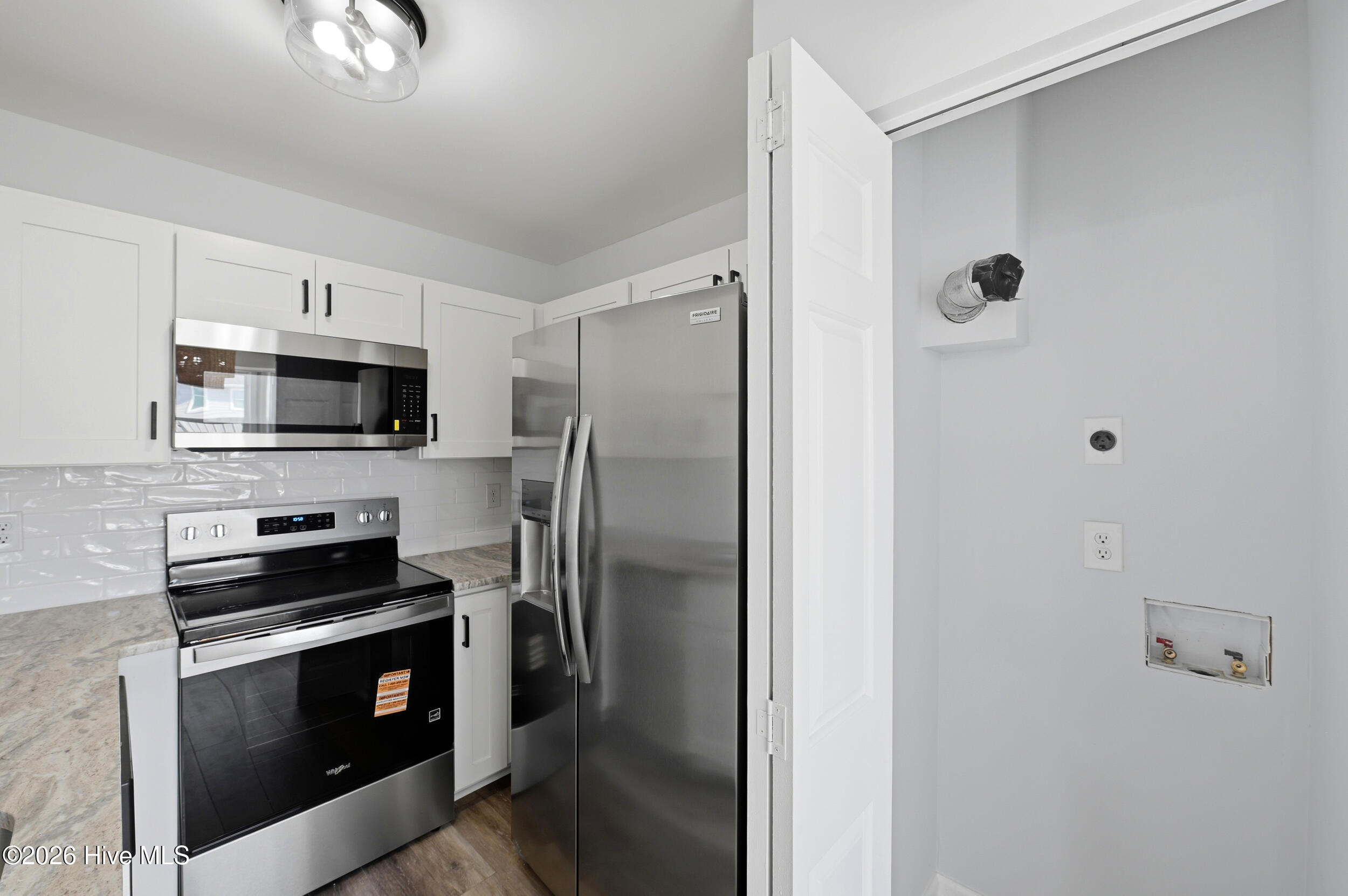 100566140 | Photo 13