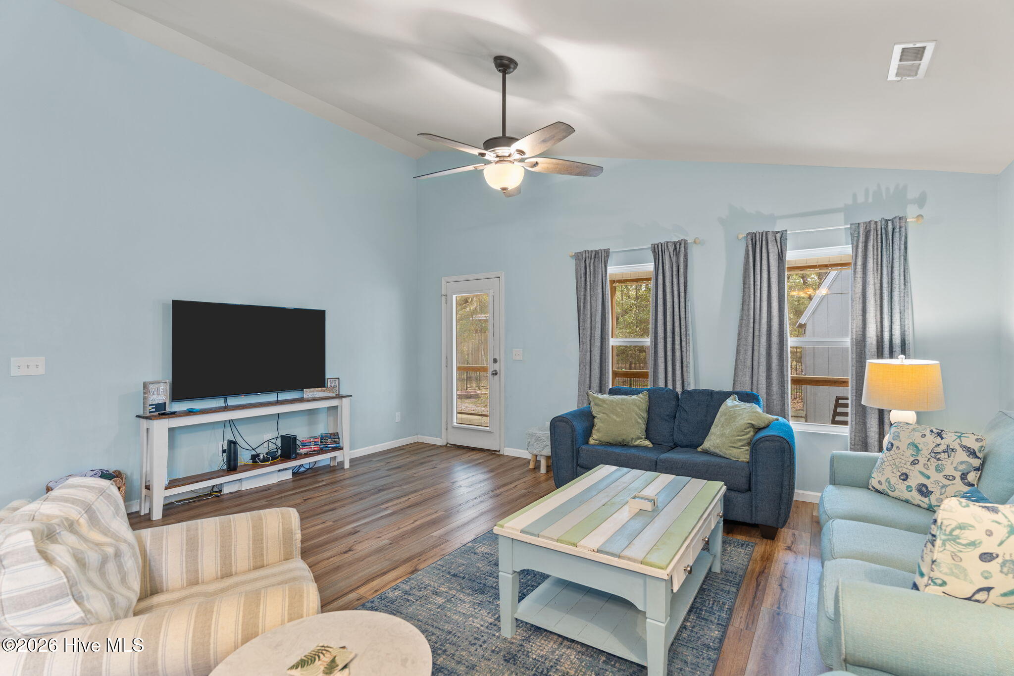 100564480 | Photo 12