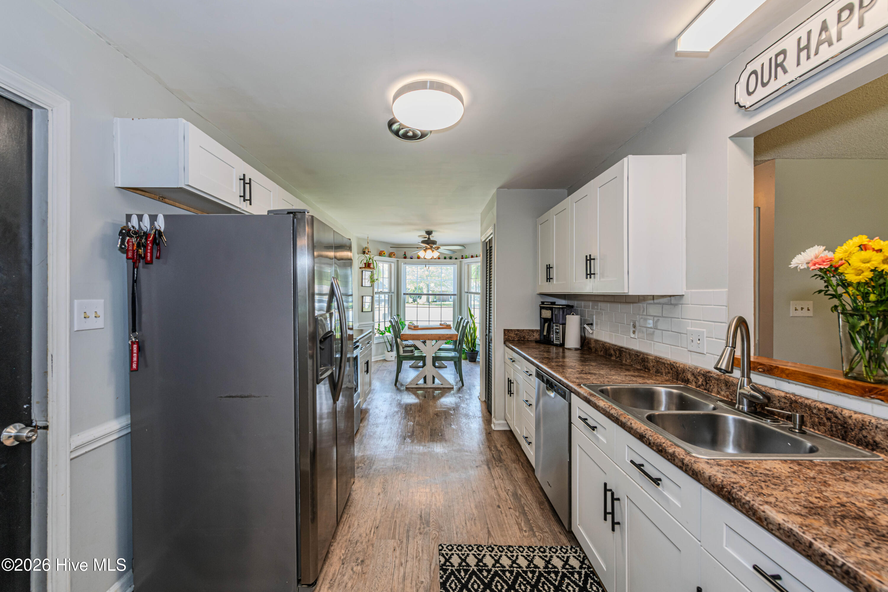 100569074 | Photo 23