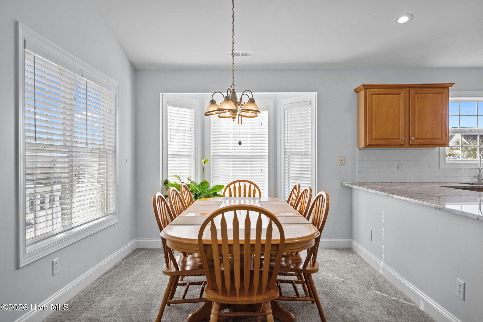 100547752 | Photo 10