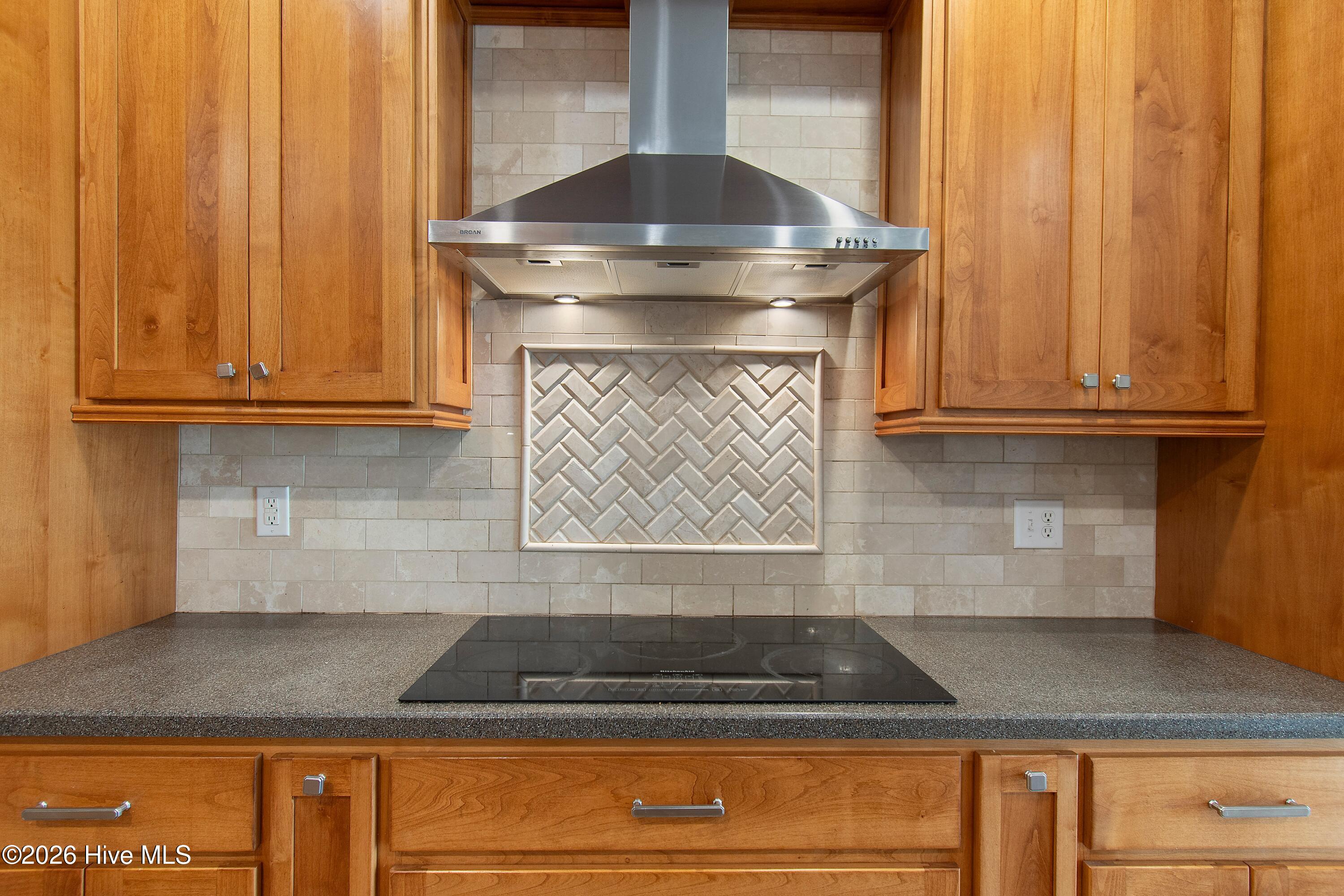 100562545 | Photo 15