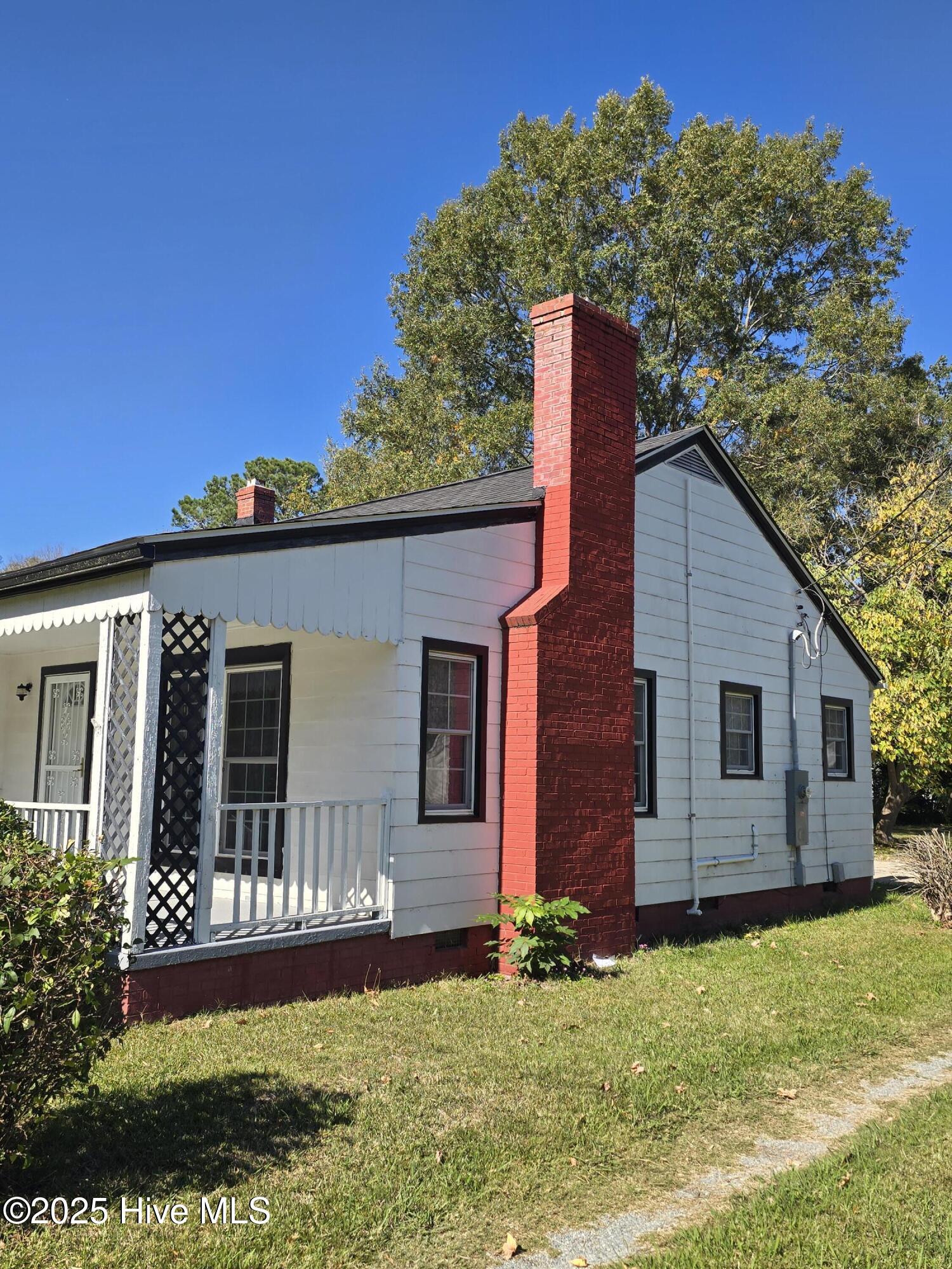 Homes for sale in Scotland Neck, NC | 607 E 9th St, Scotland Neck, NC 27874 | MLS# 100535660