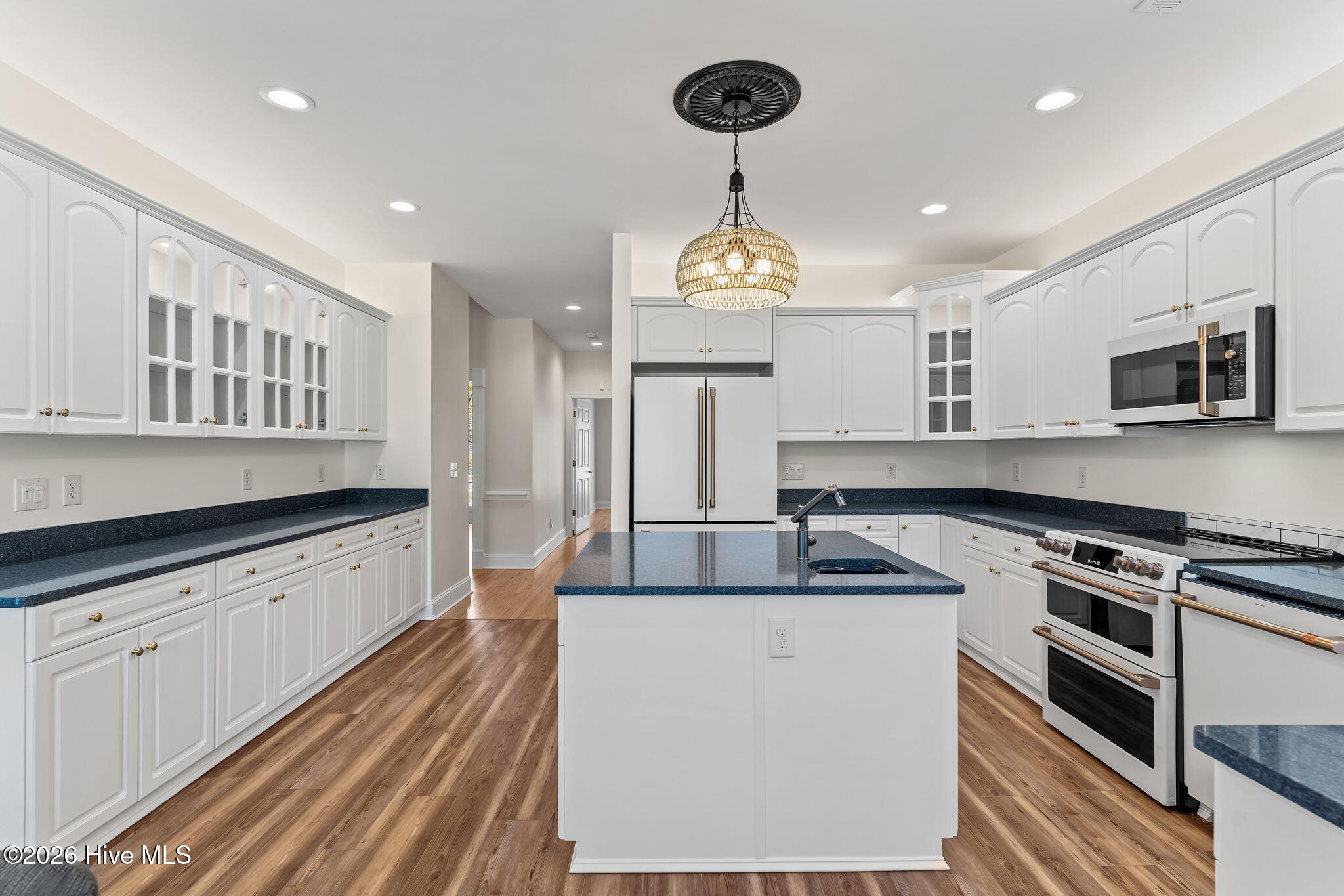 100548022 | Photo 21