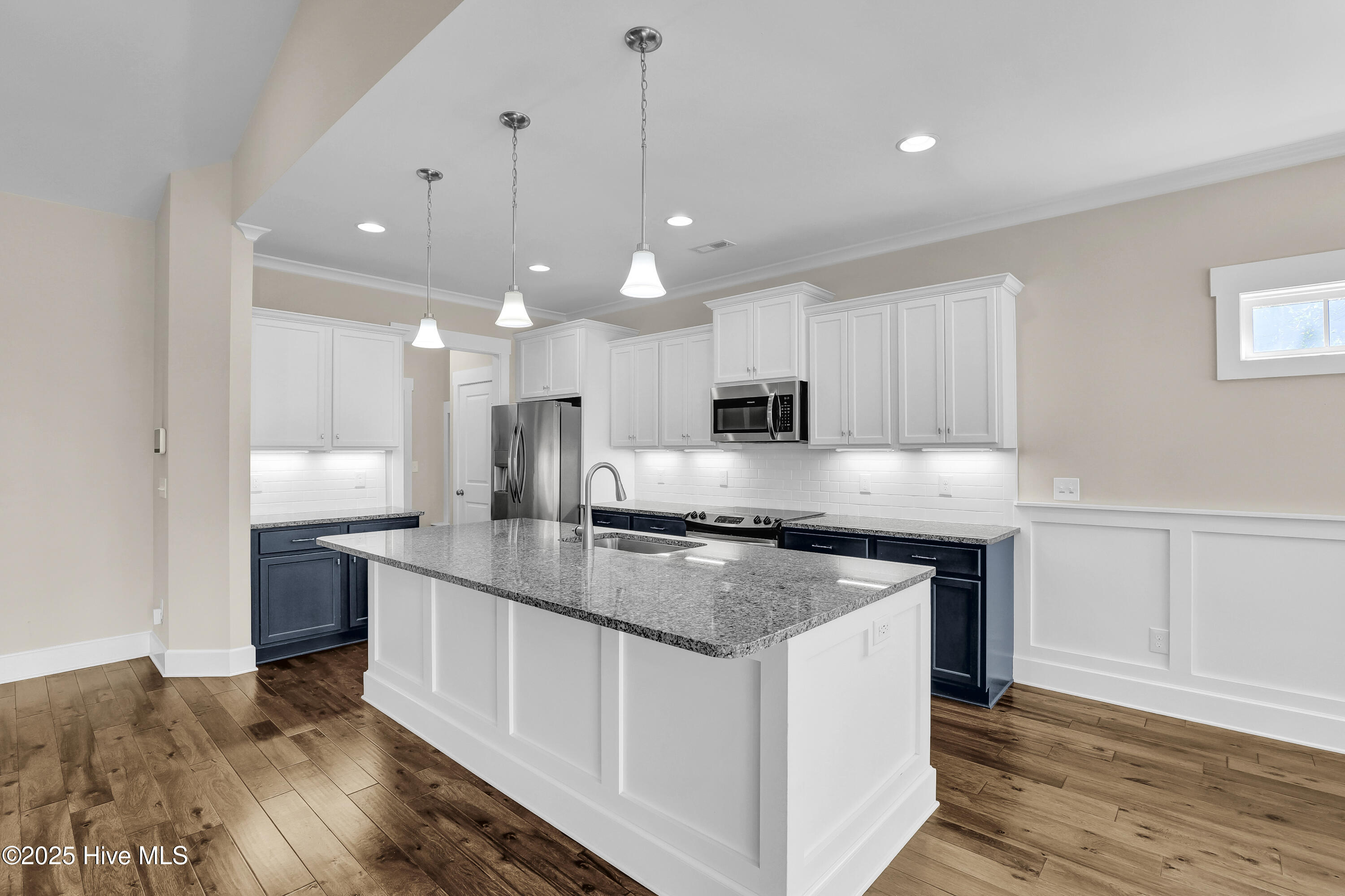 100565808 | Photo 11