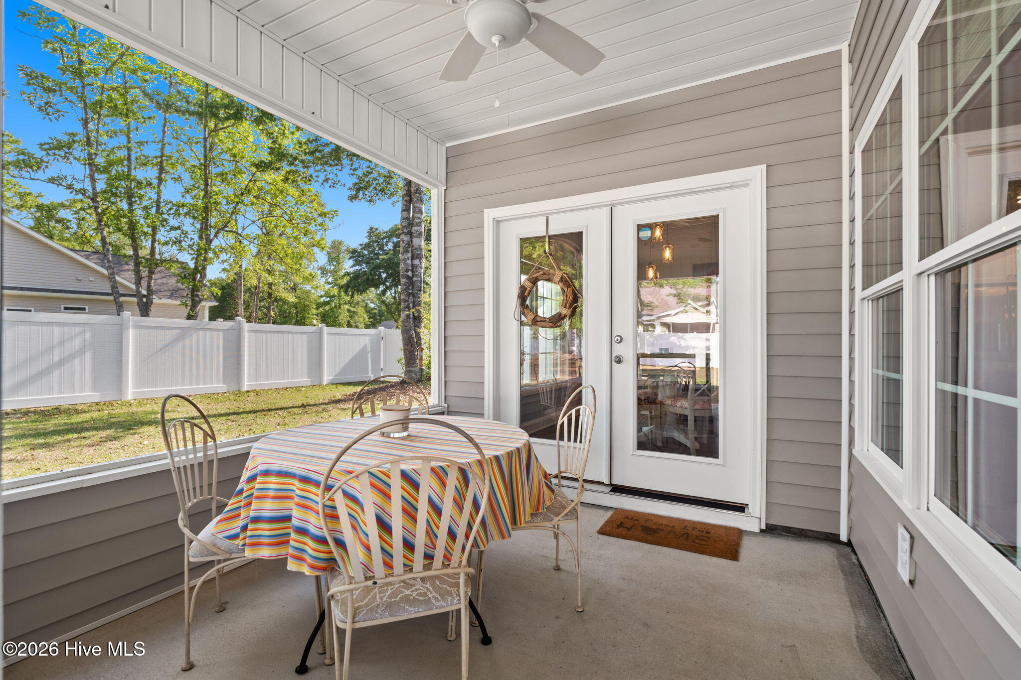 100568140 | Photo 36