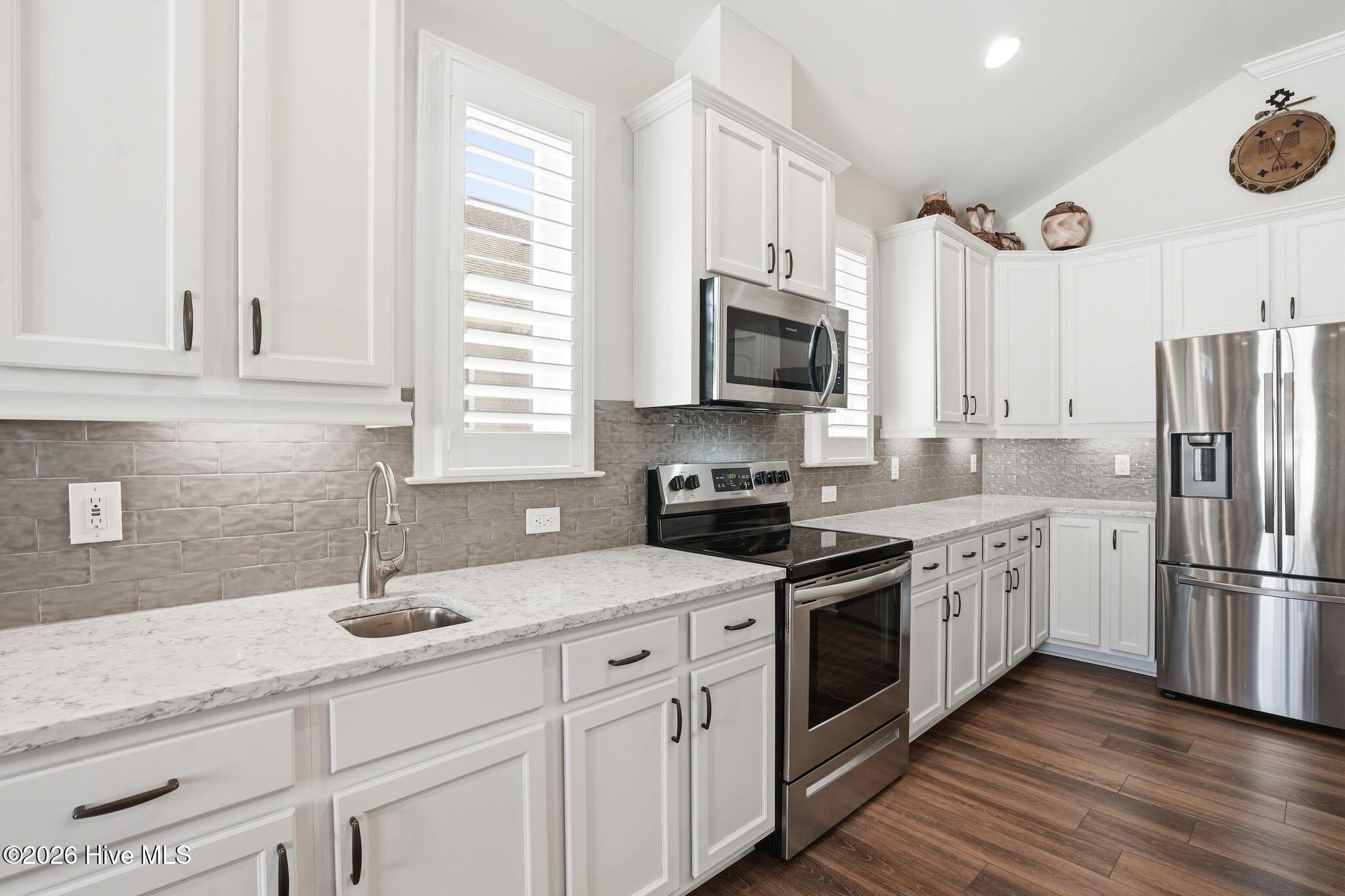 100559439 | Photo 40