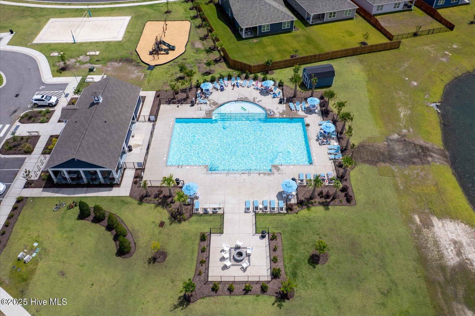 100518788 | Photo 44