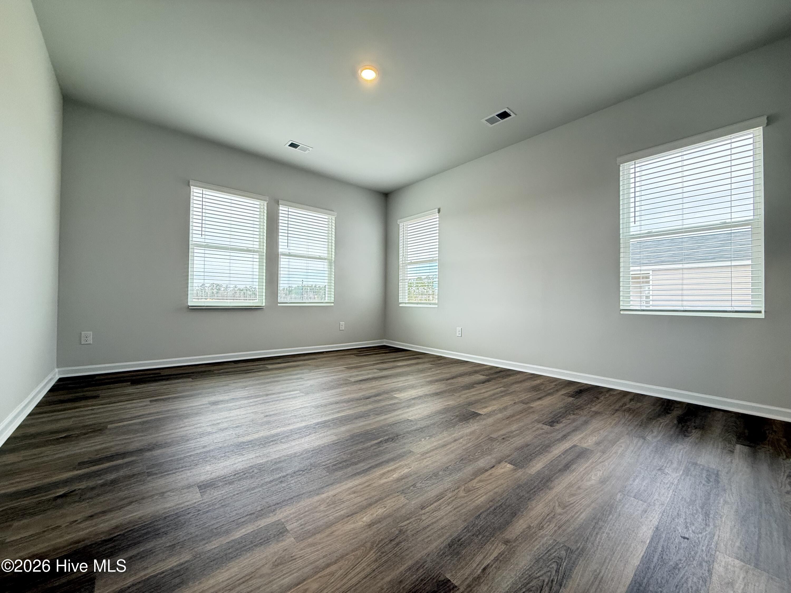 100525025 | Photo 10