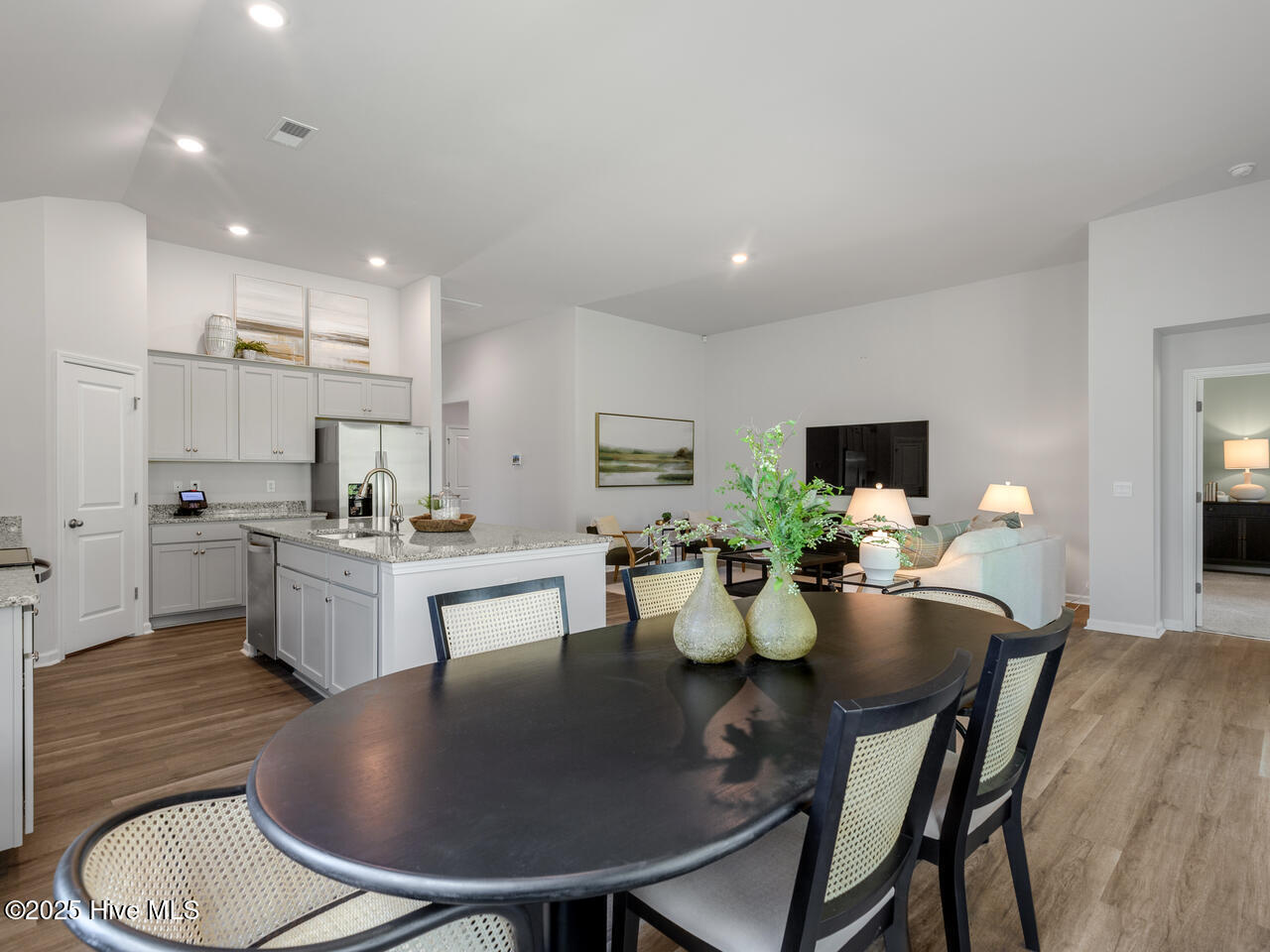 100563914 | Photo 14