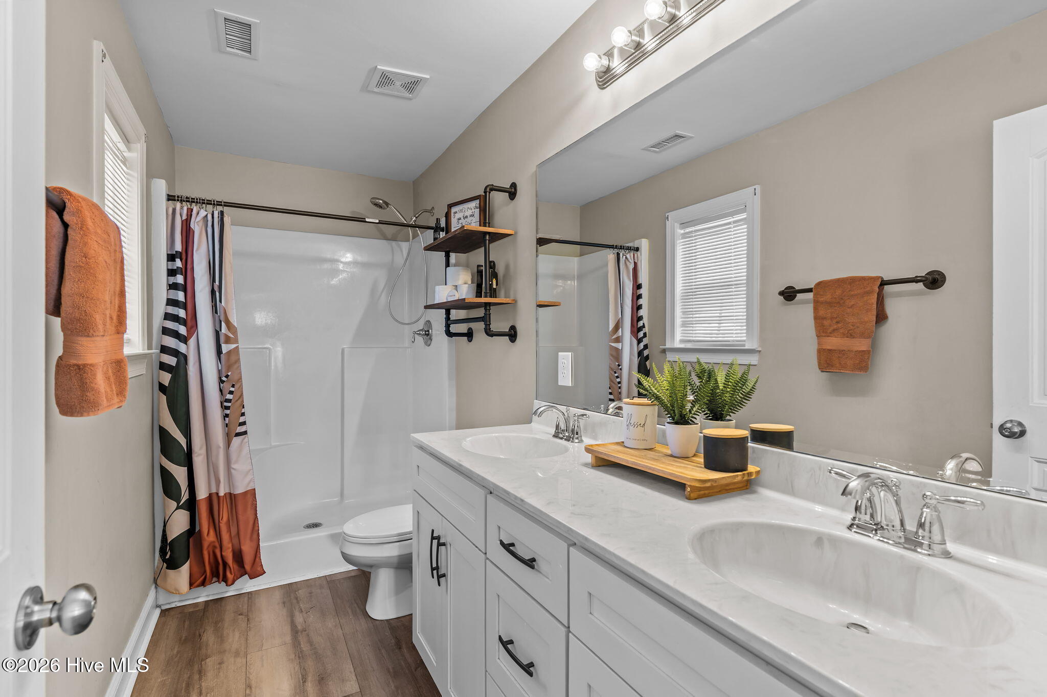 100550911 | Photo 23