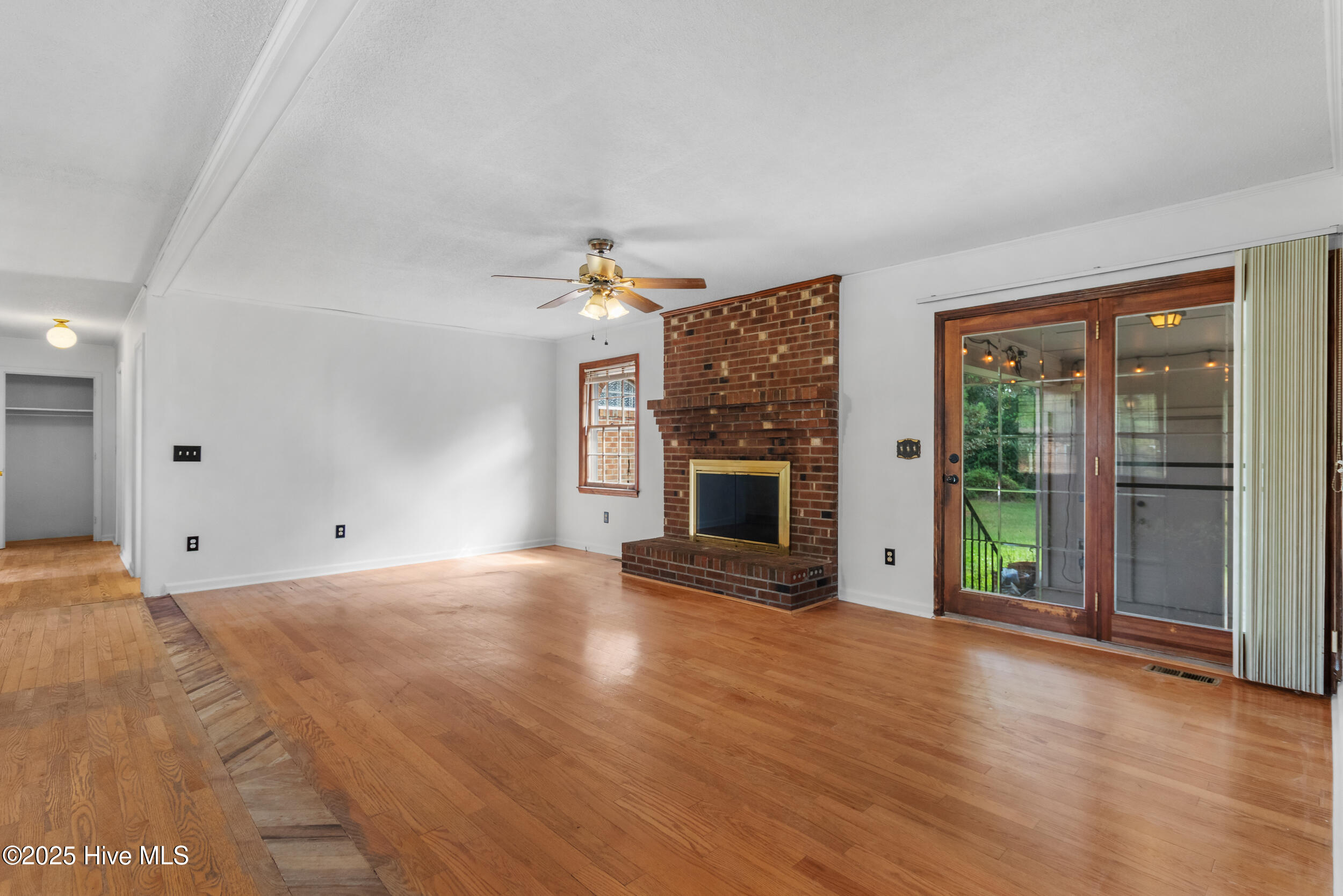 100535296 | Photo 14