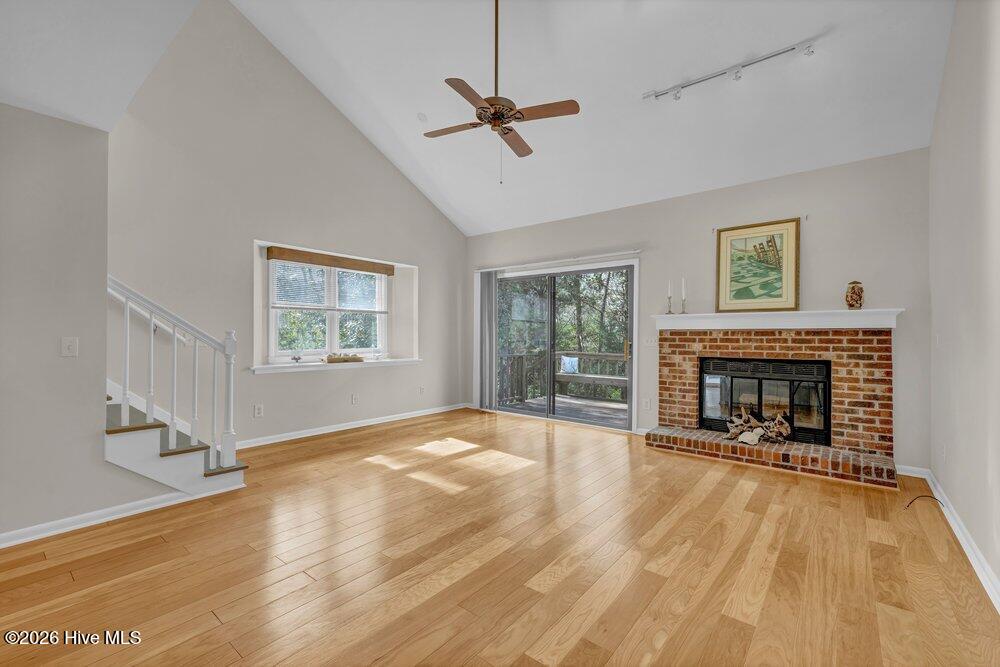 100558387 | Photo 12