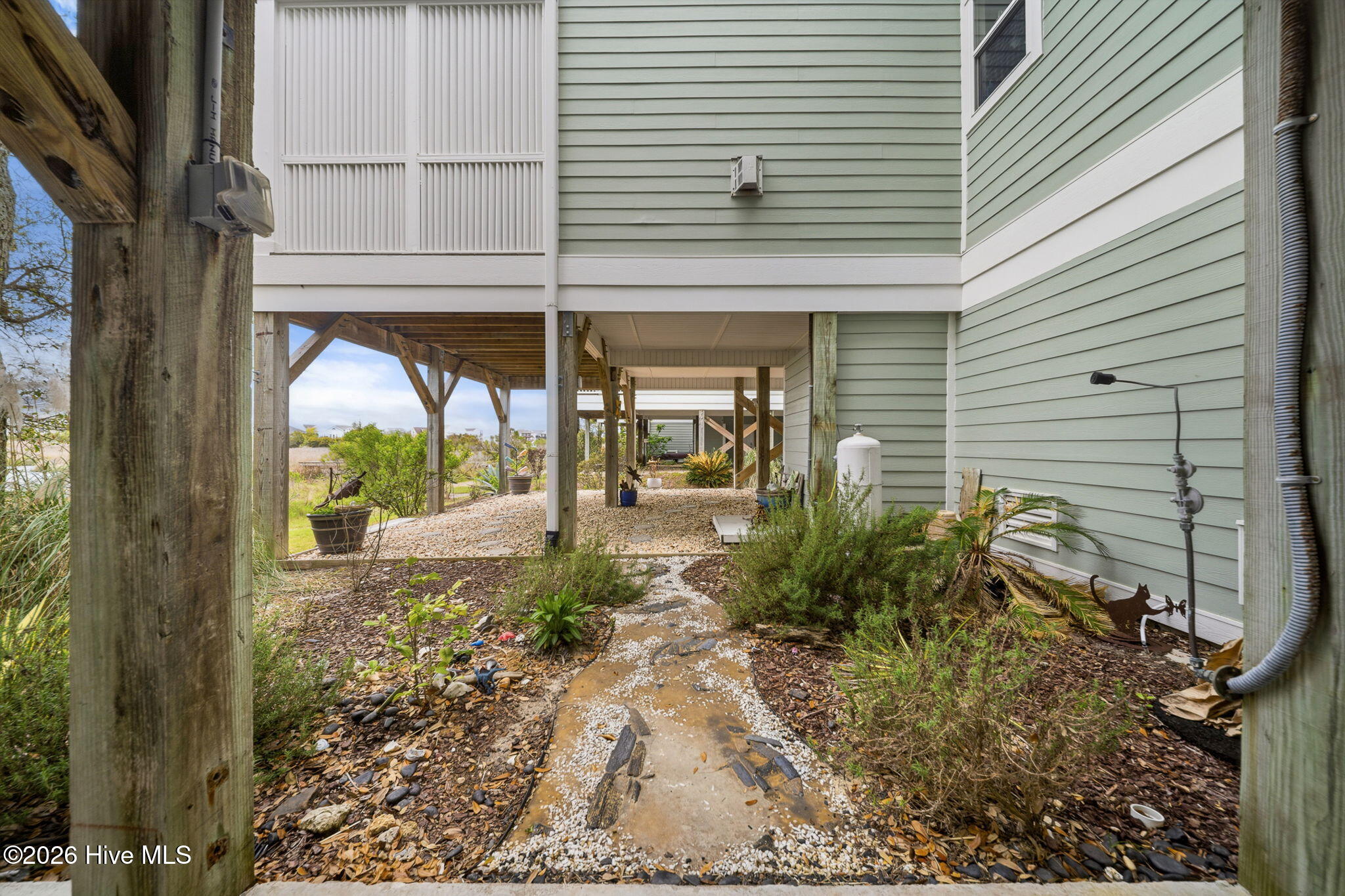 100566136 | Photo 66