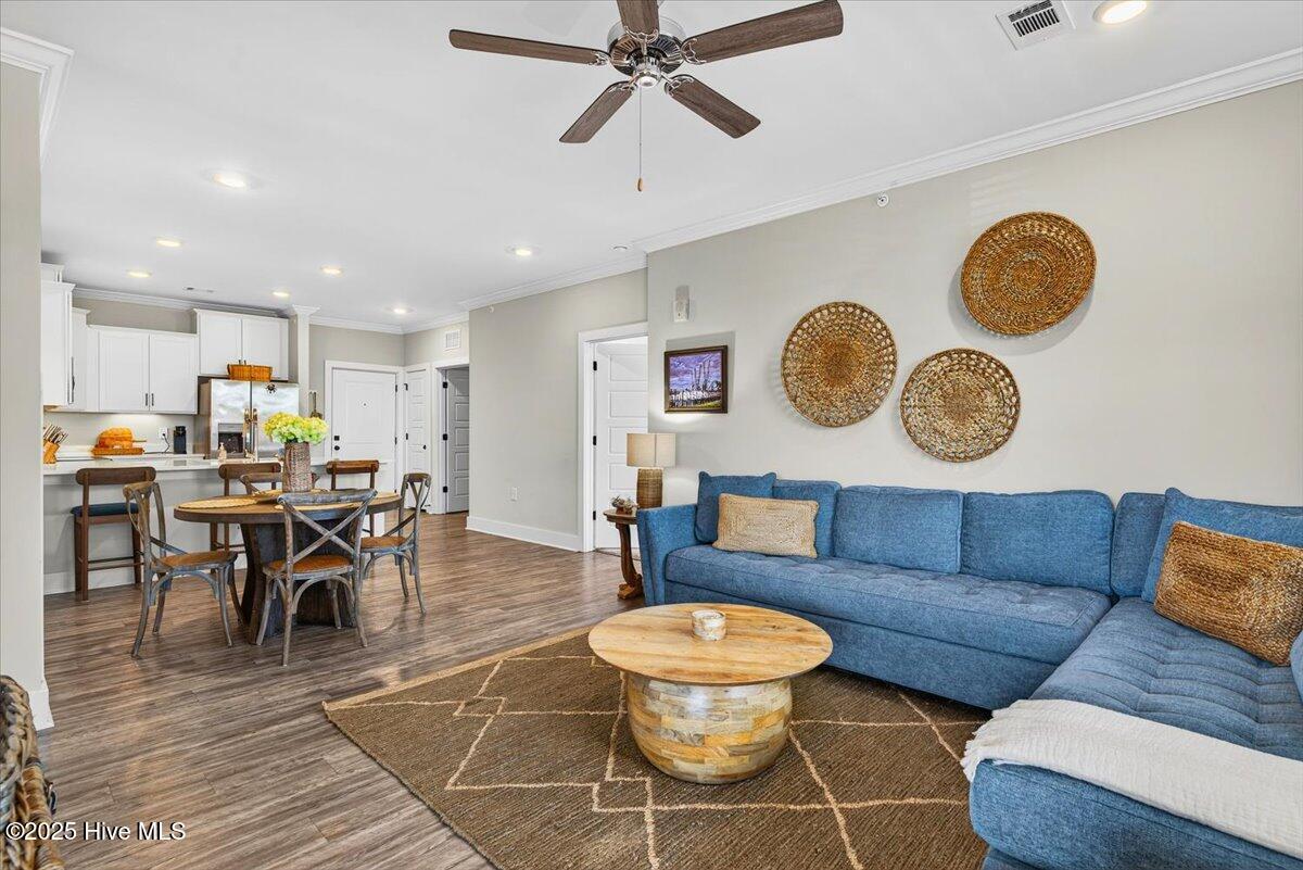 100522744 | Photo 12