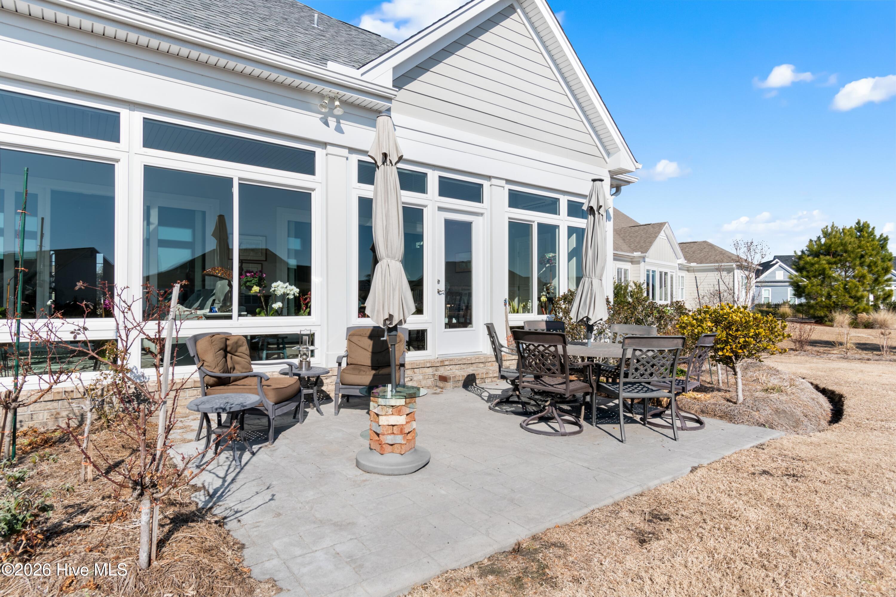 100560288 | Photo 72