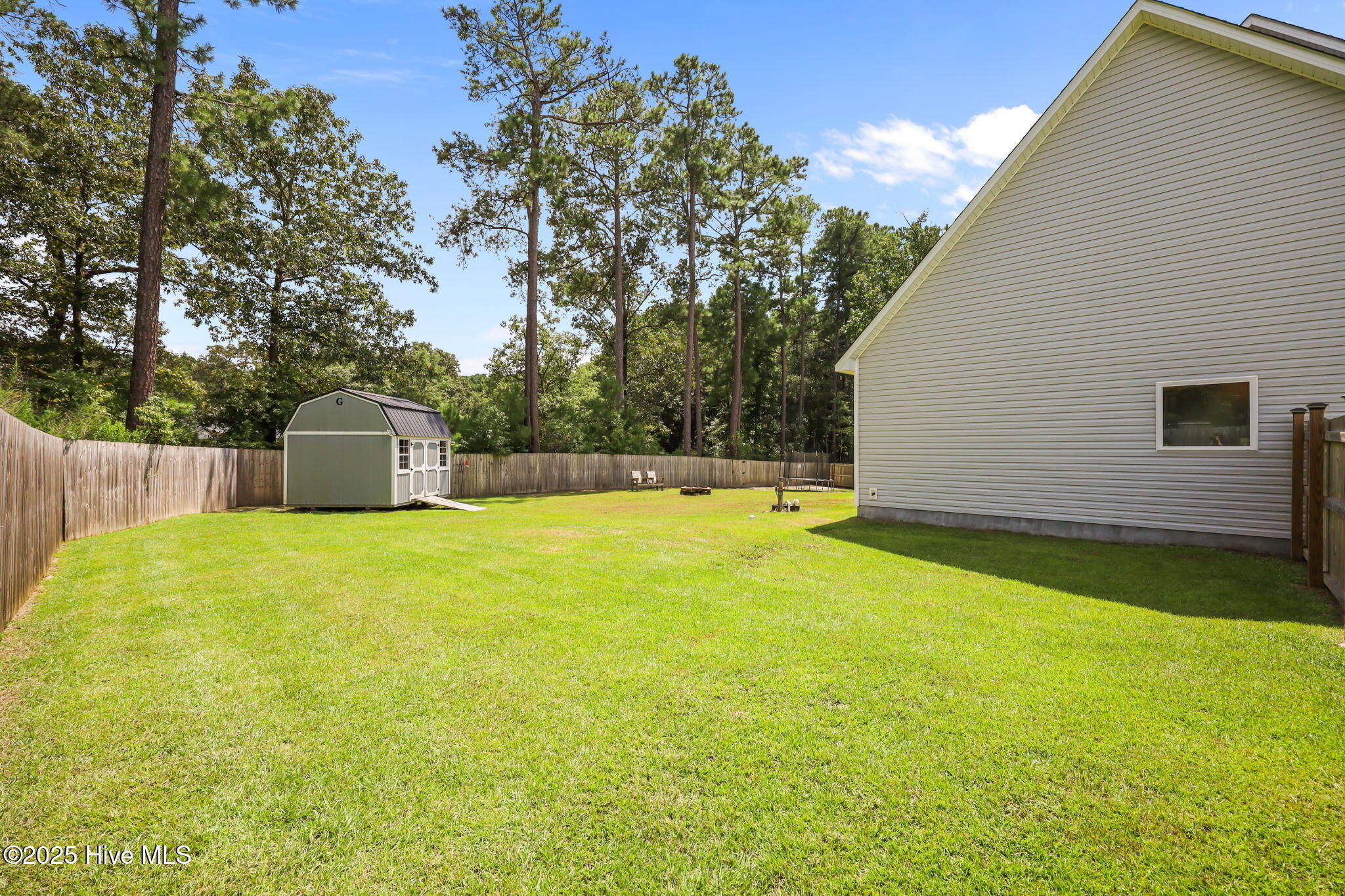 100525463 | Photo 36