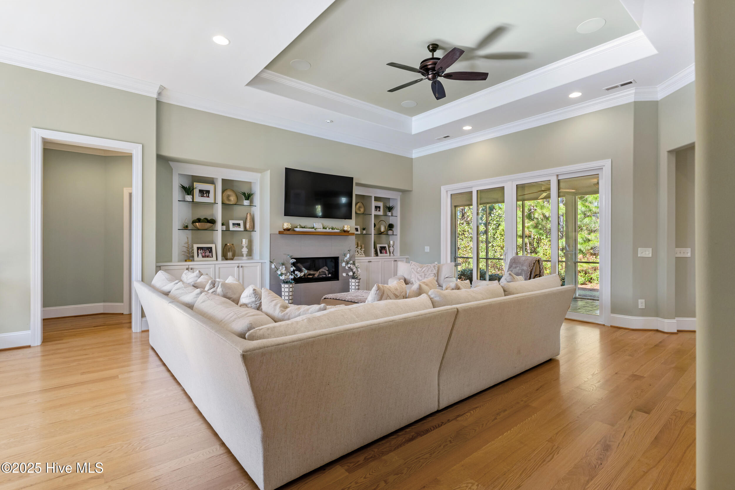 100549327 | Photo 13