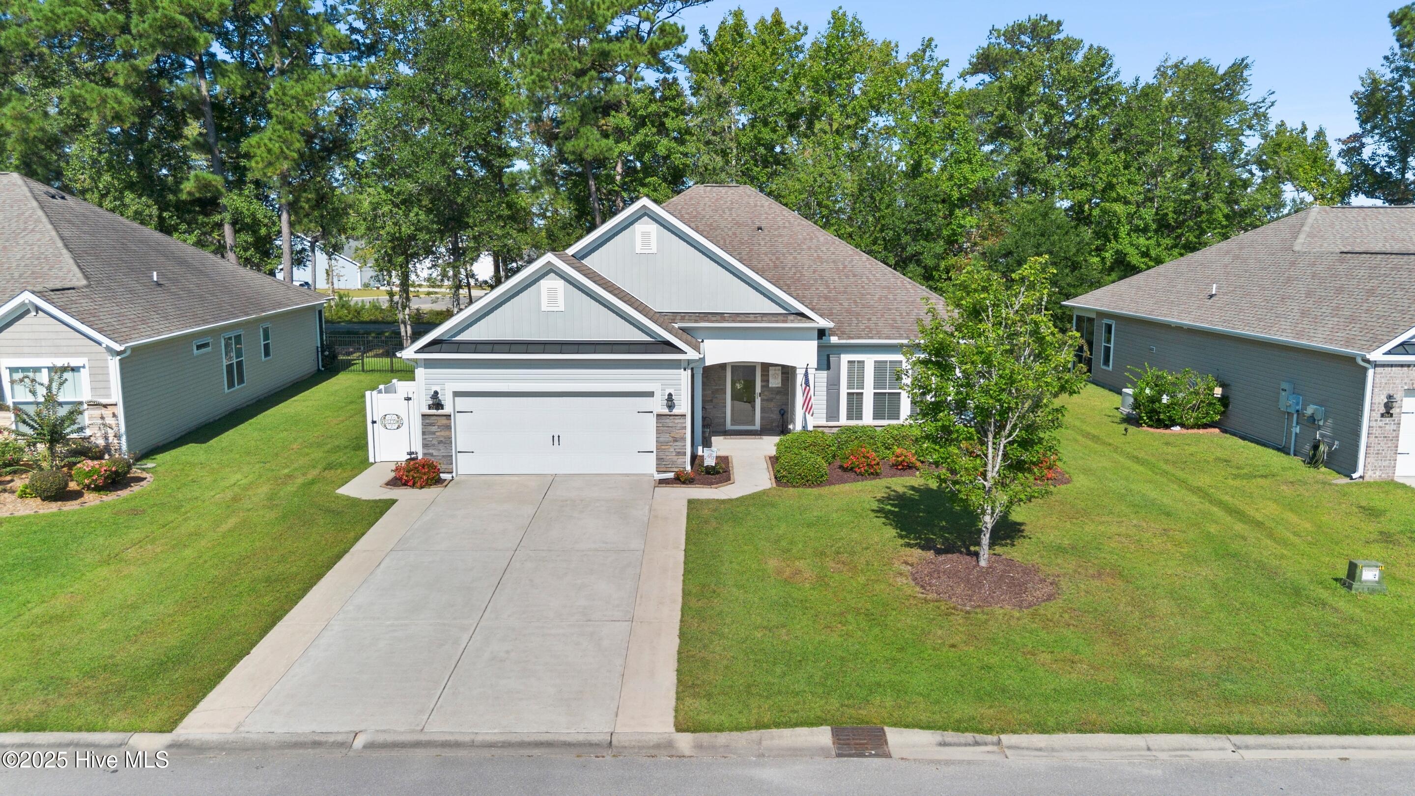 100529206 | Photo 48