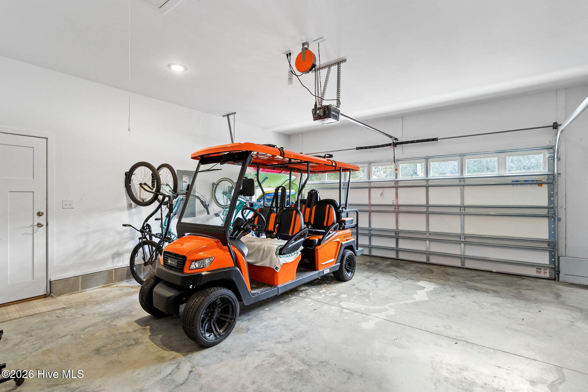 100568020 | Photo 25