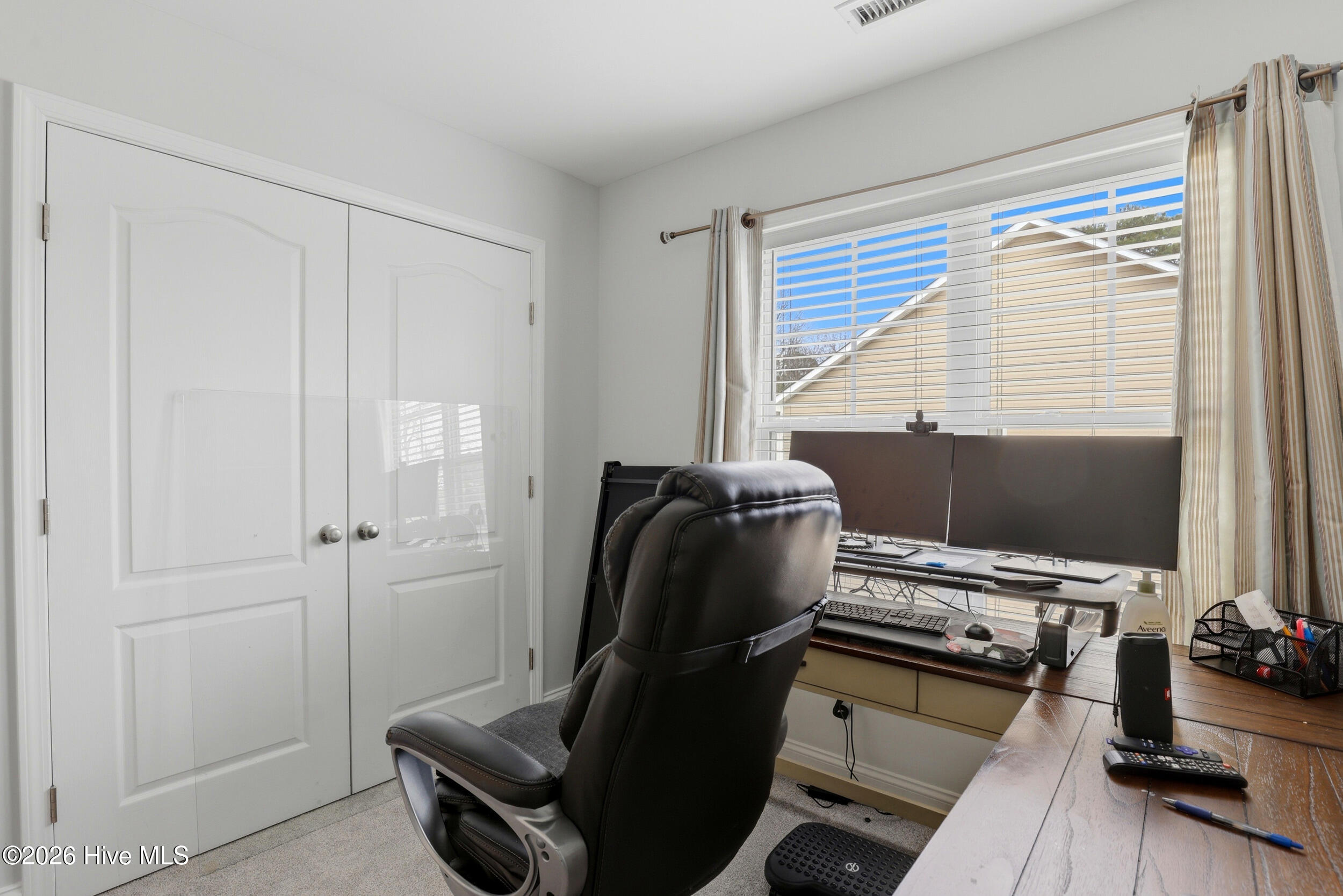 100557716 | Photo 16